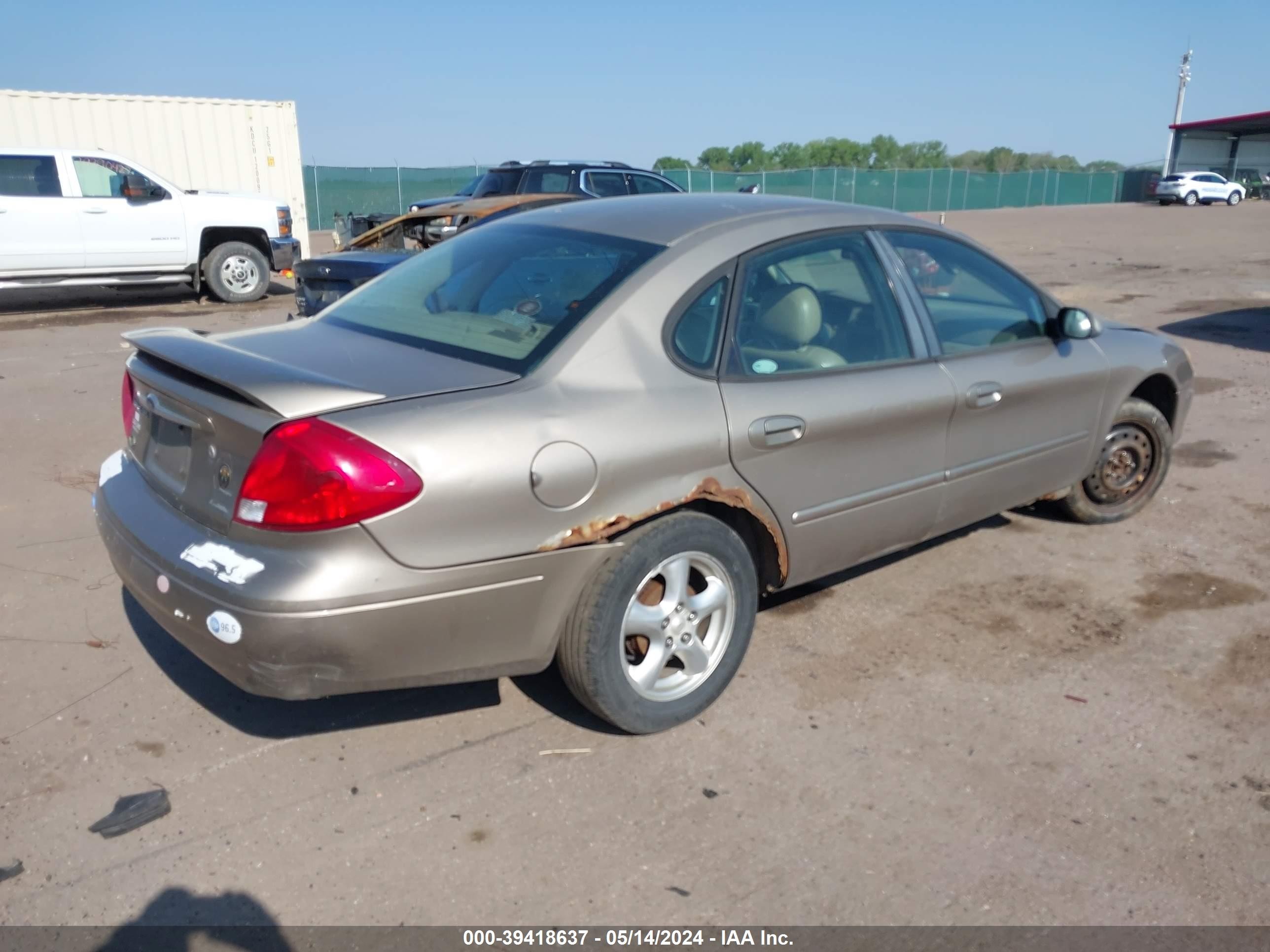 Photo 3 VIN: 1FAFP55U03A246002 - FORD TAURUS 