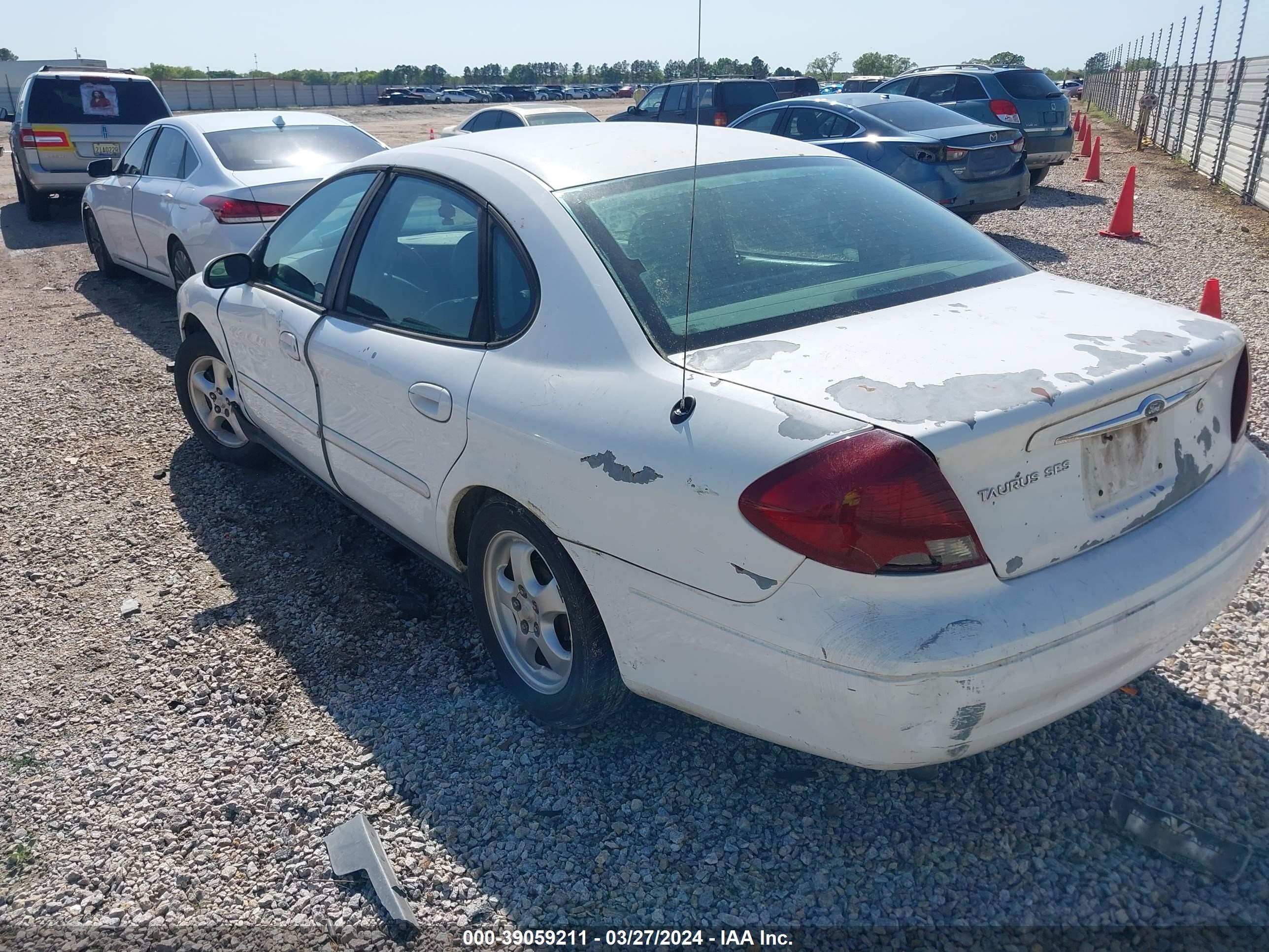 Photo 2 VIN: 1FAFP55U12A220085 - FORD TAURUS 