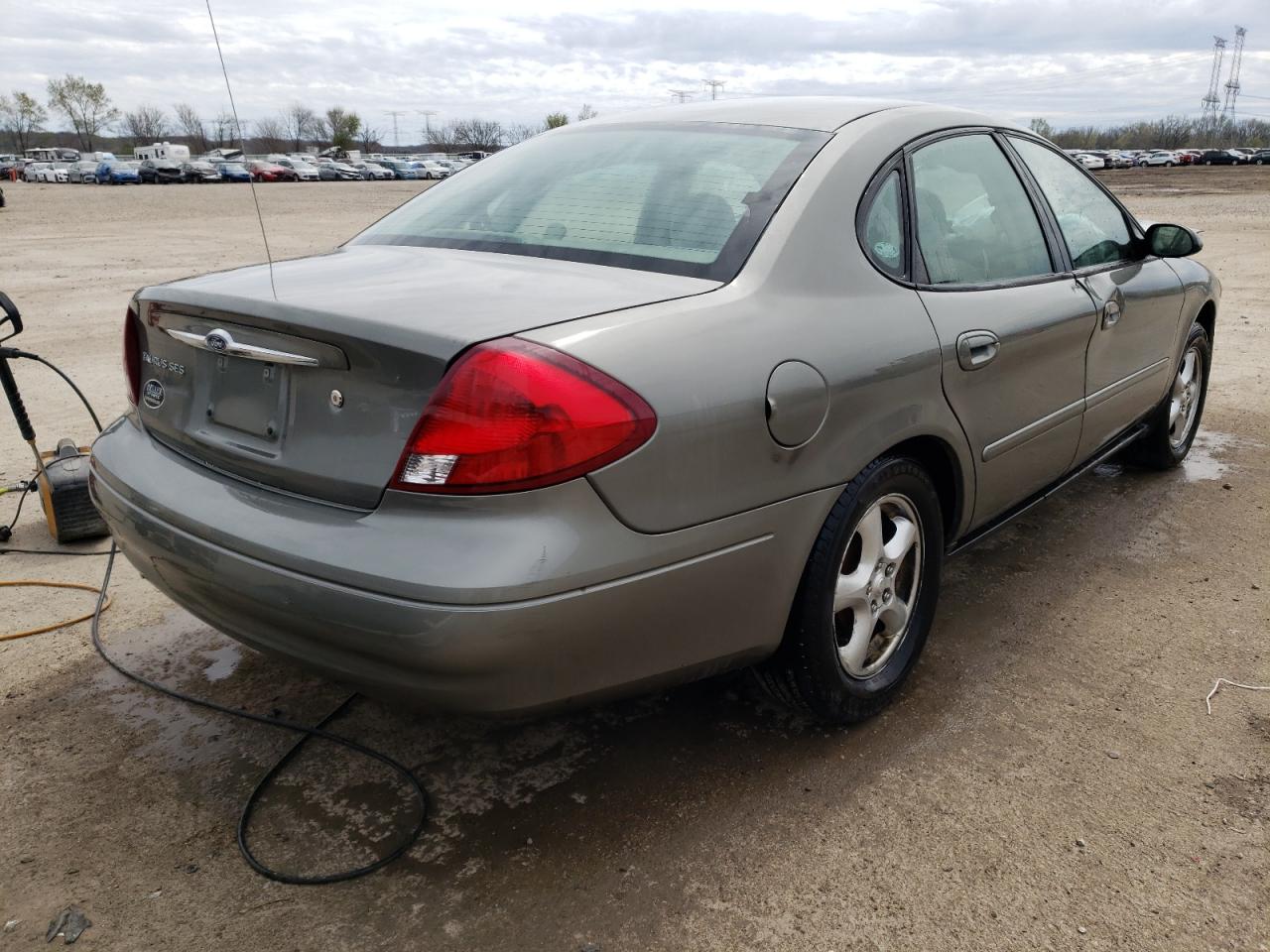 Photo 2 VIN: 1FAFP55U42G233930 - FORD TAURUS 