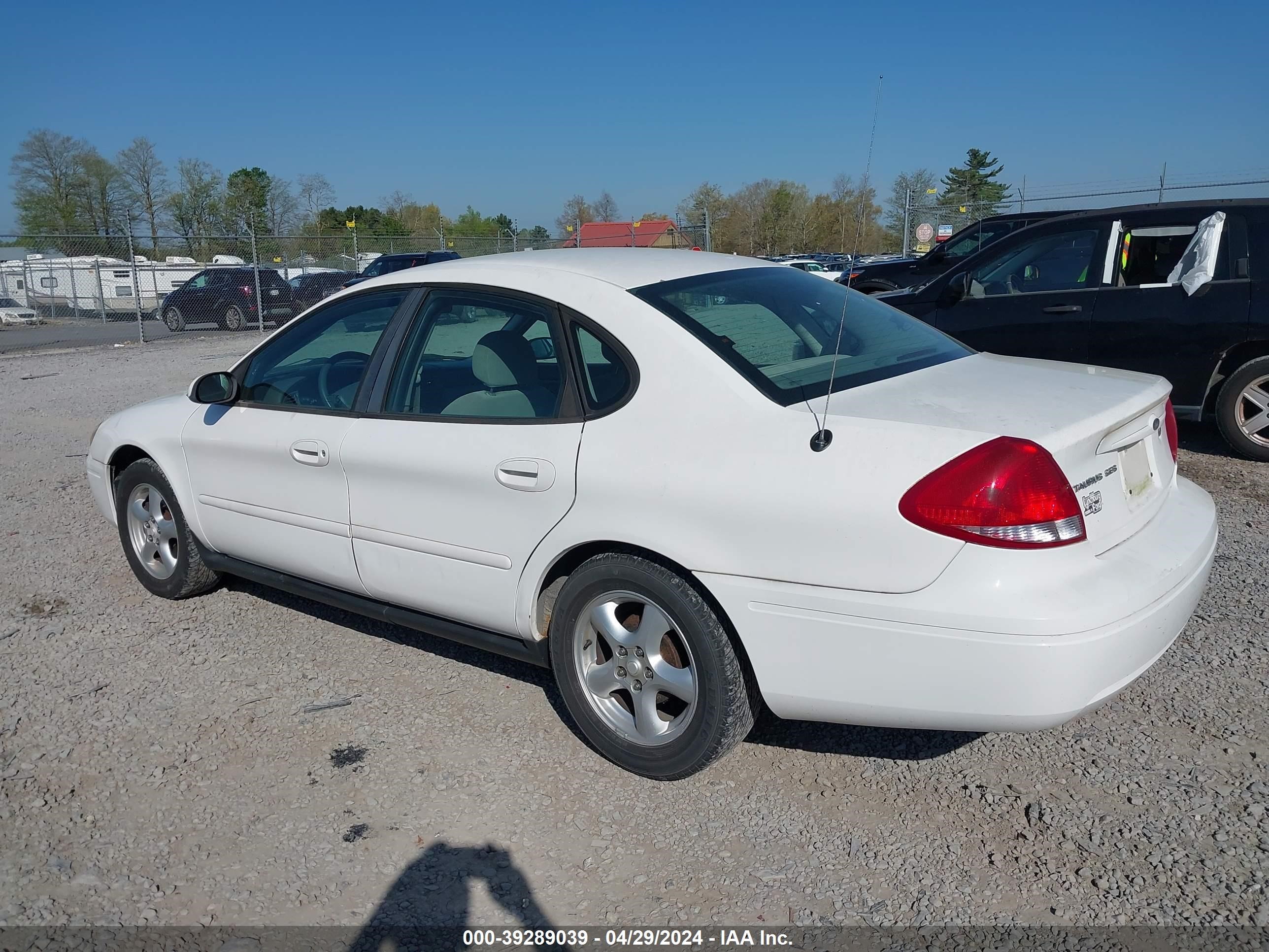 Photo 2 VIN: 1FAFP55U54G117235 - FORD TAURUS 