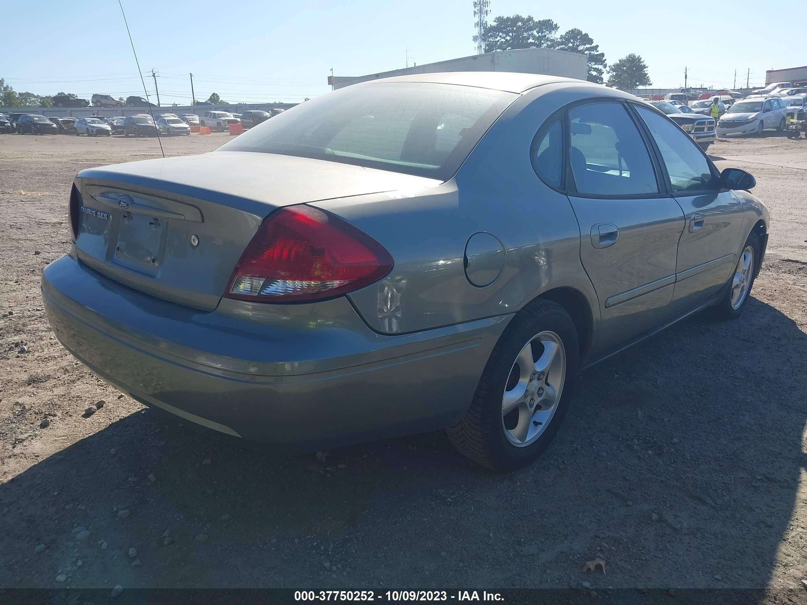 Photo 3 VIN: 1FAFP55U64G110682 - FORD TAURUS 