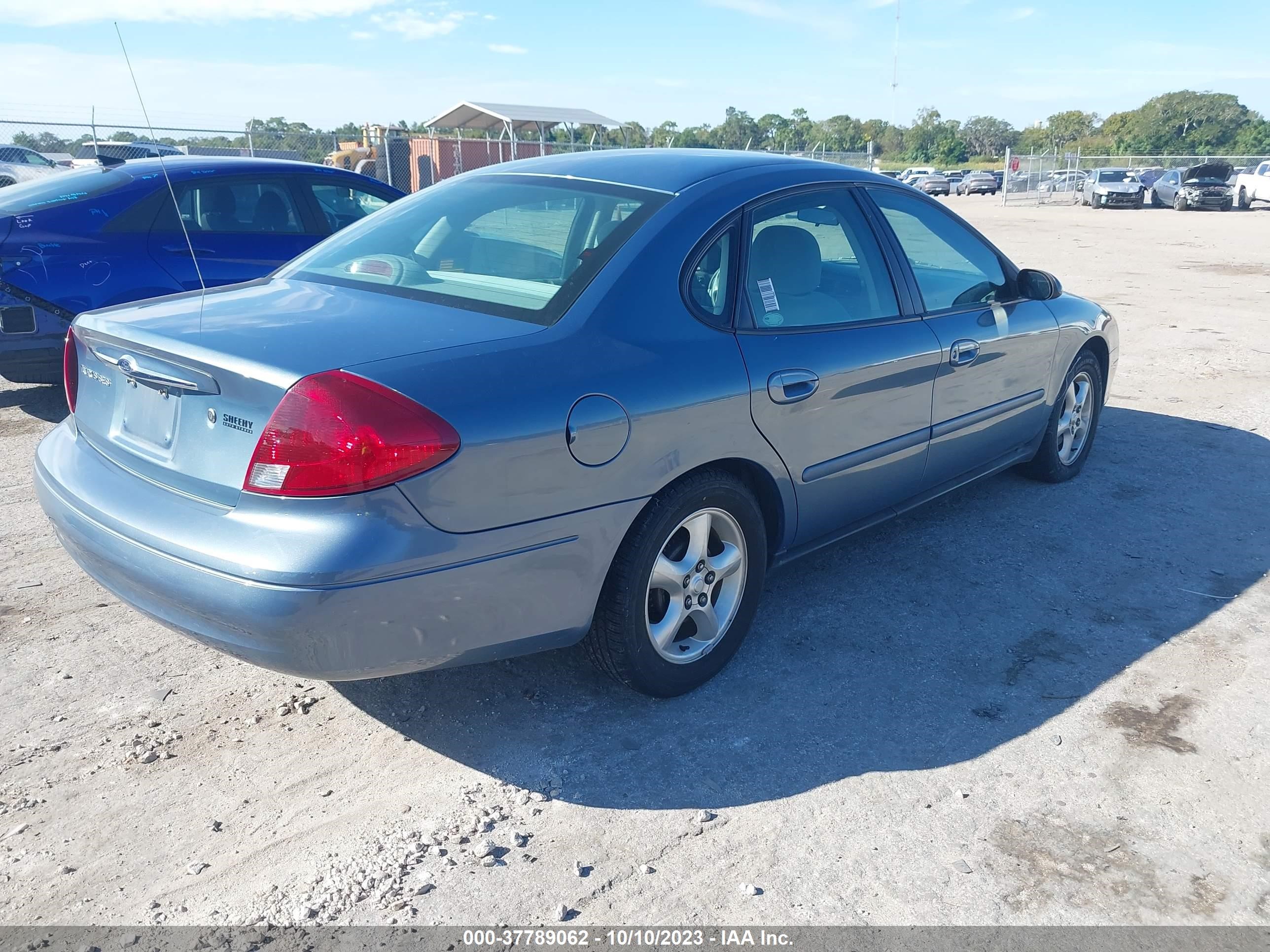 Photo 3 VIN: 1FAFP55U7YA236896 - FORD TAURUS 