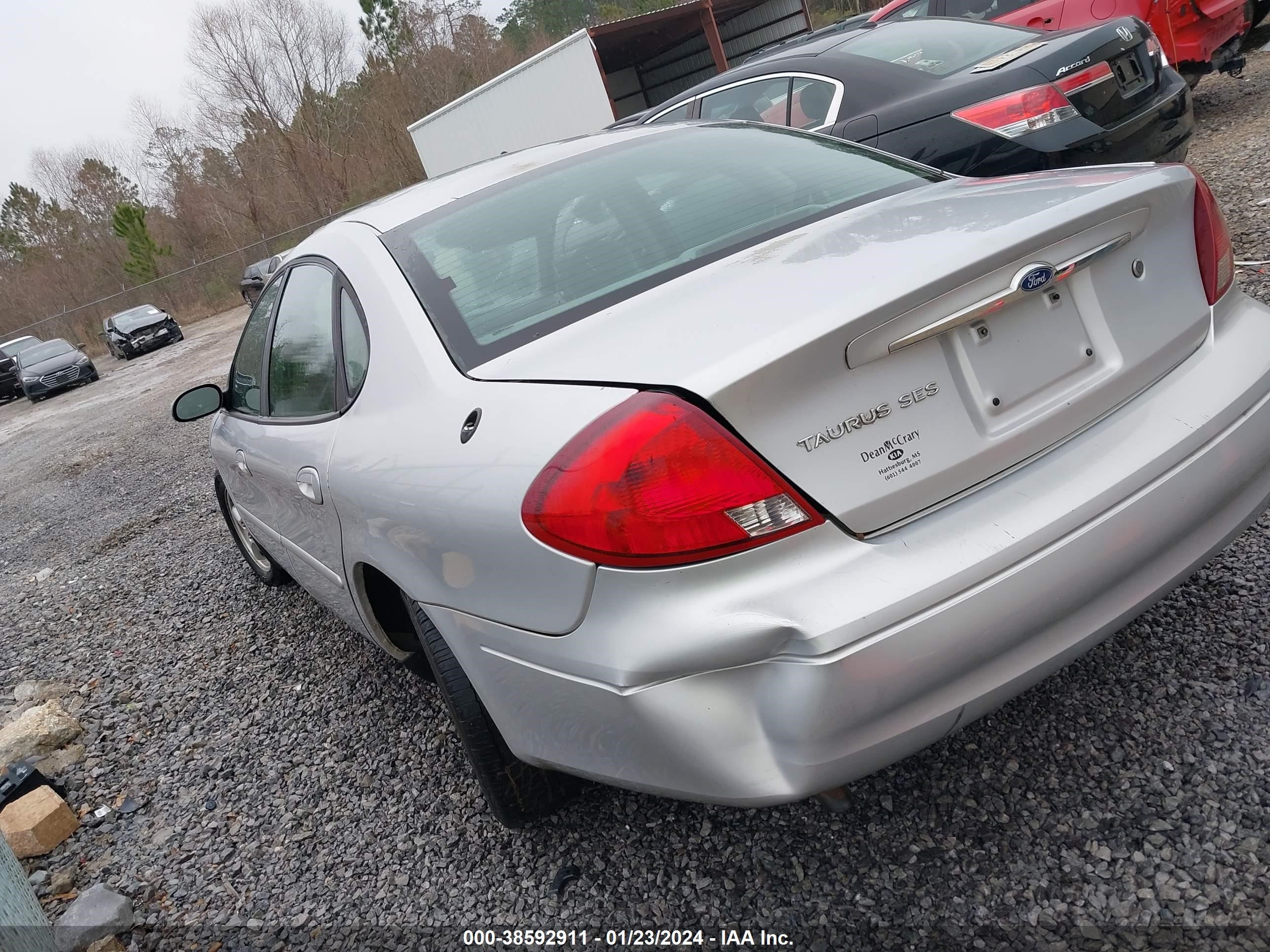 Photo 2 VIN: 1FAFP55U92G136111 - FORD TAURUS 