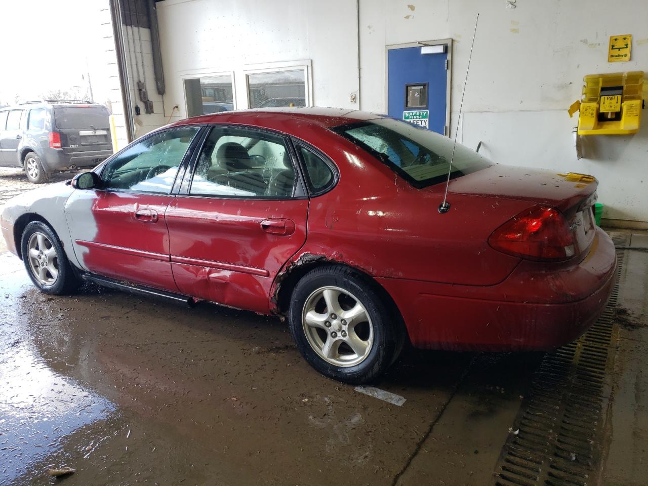 Photo 1 VIN: 1FAFP55UX3G247610 - FORD TAURUS 