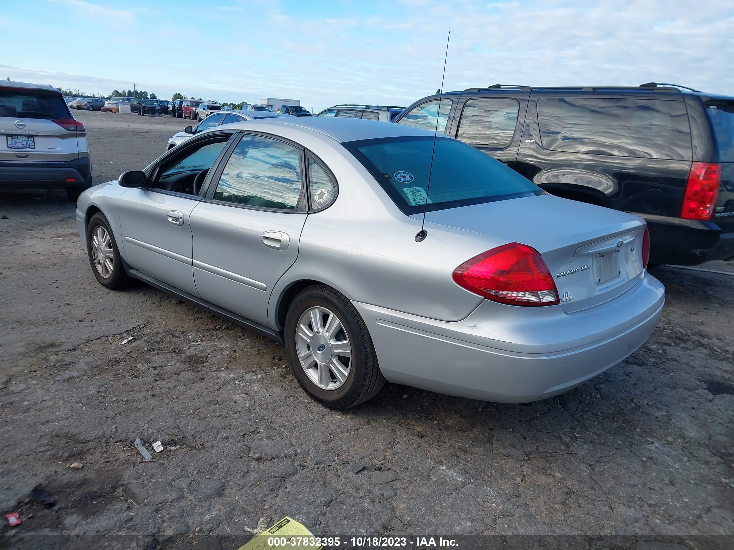 Photo 2 VIN: 1FAFP56U35A183916 - FORD TAURUS 