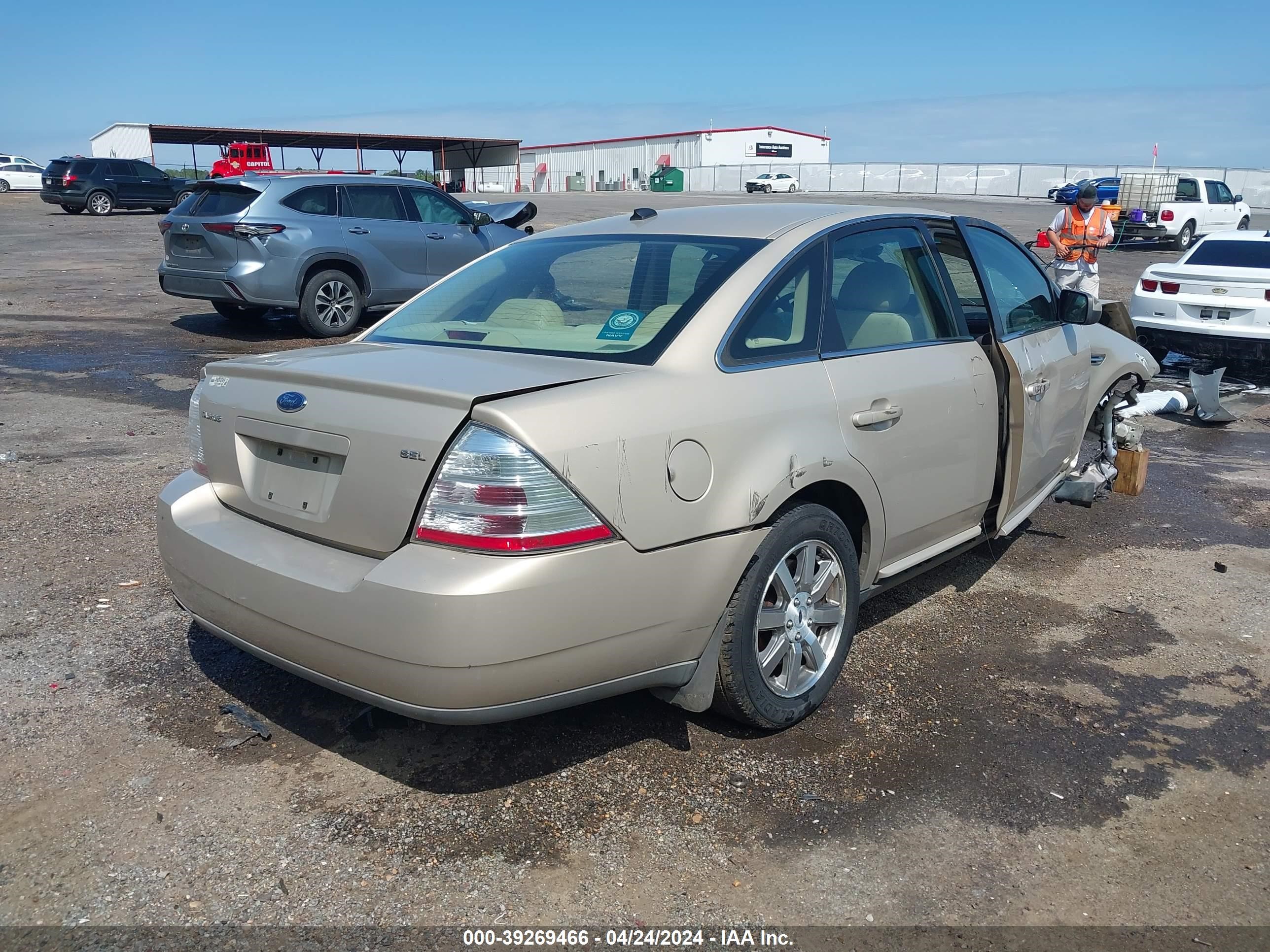 Photo 3 VIN: 1FAHP24W18G151656 - FORD TAURUS 