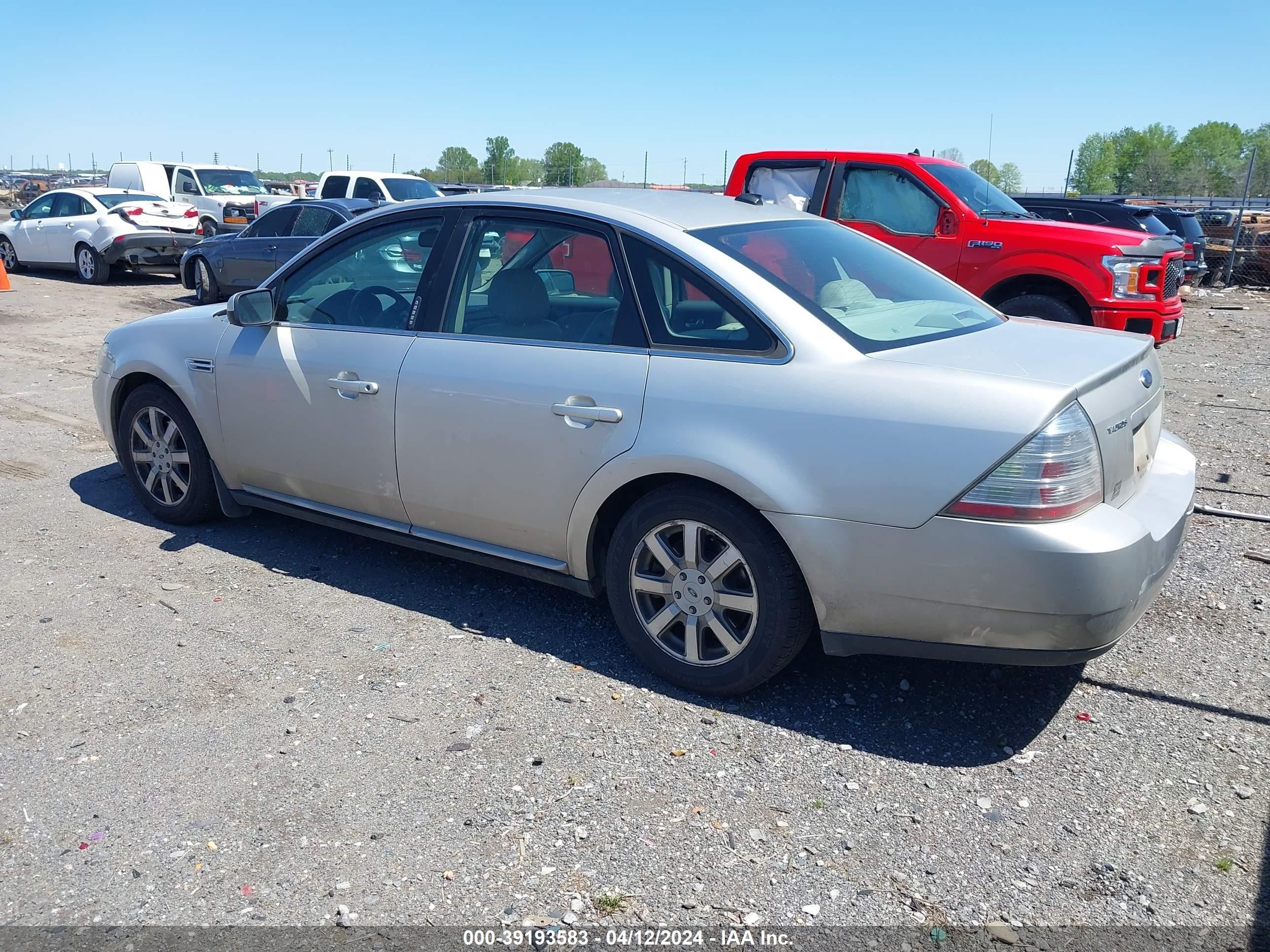 Photo 2 VIN: 1FAHP24W38G105746 - FORD TAURUS 