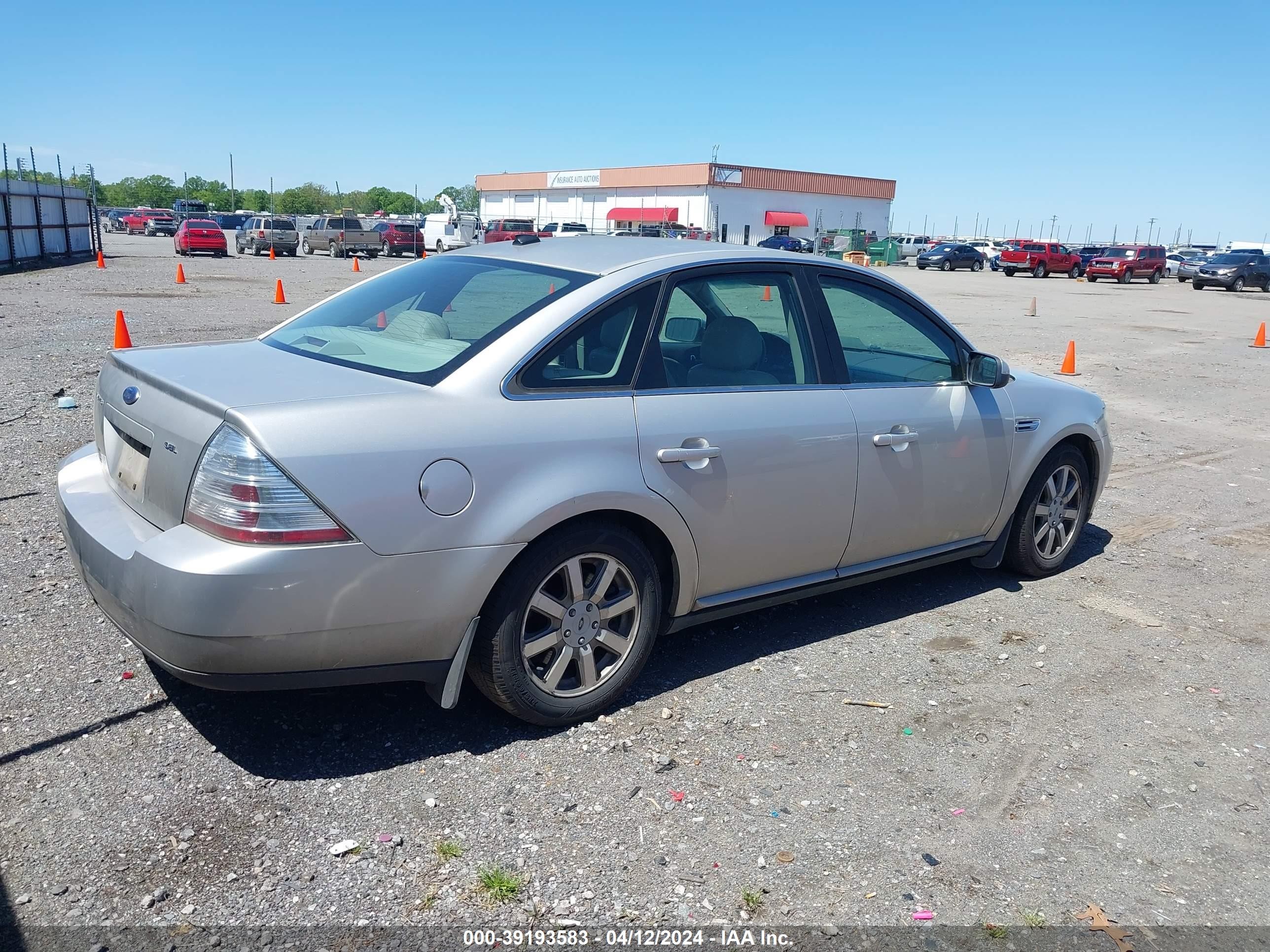 Photo 3 VIN: 1FAHP24W38G105746 - FORD TAURUS 