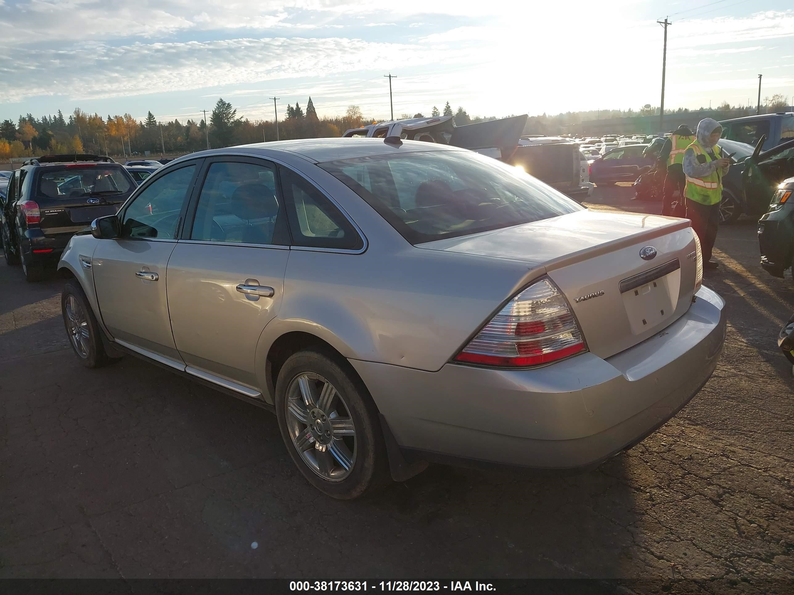 Photo 2 VIN: 1FAHP28W08G128010 - FORD TAURUS 