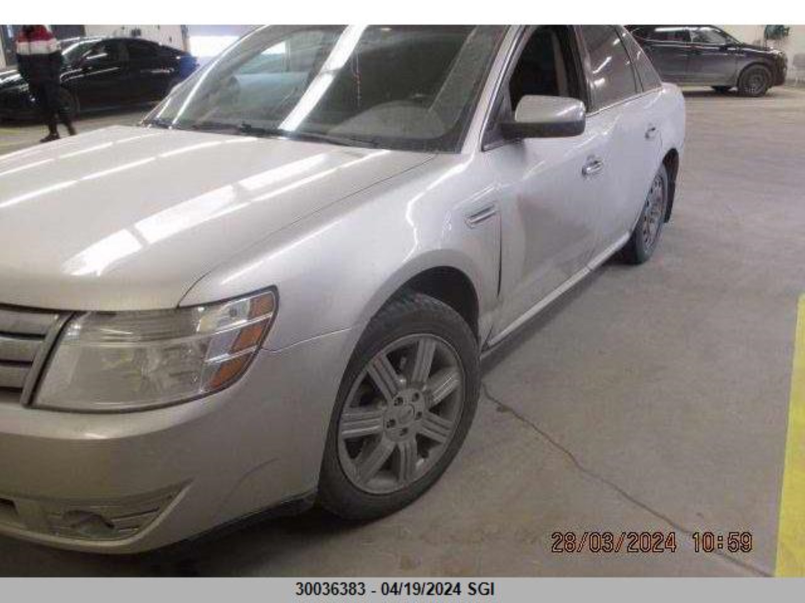 Photo 2 VIN: 1FAHP28W58G111655 - FORD TAURUS 