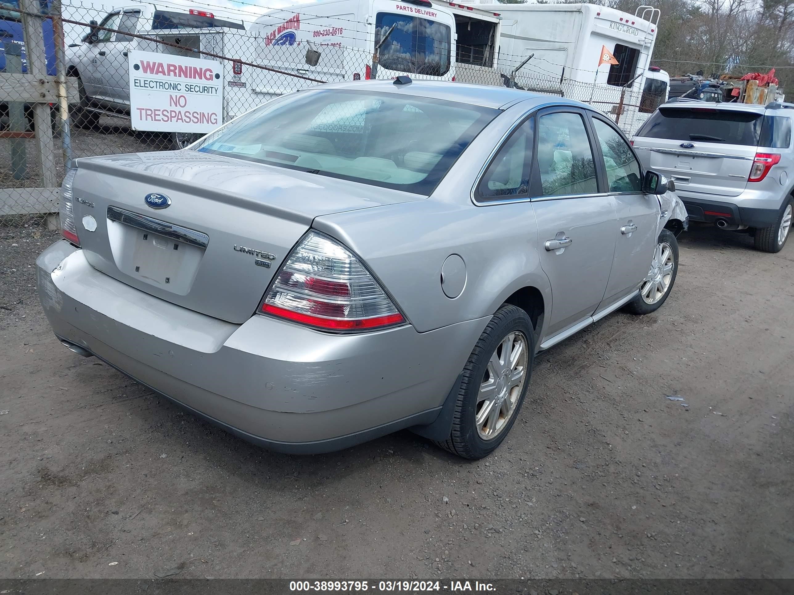 Photo 3 VIN: 1FAHP28W58G137429 - FORD TAURUS 