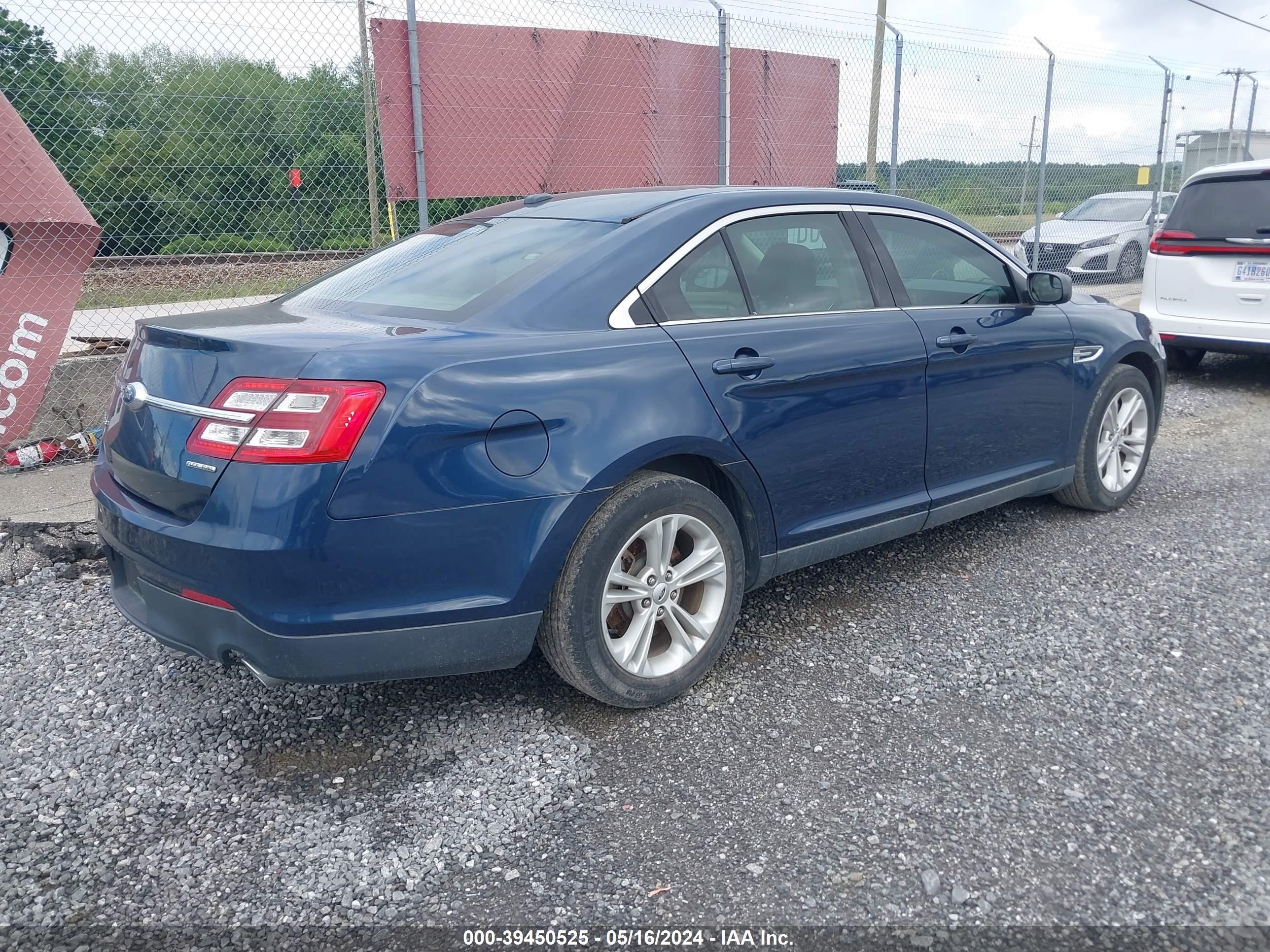 Photo 3 VIN: 1FAHP2D80HG140455 - FORD TAURUS 