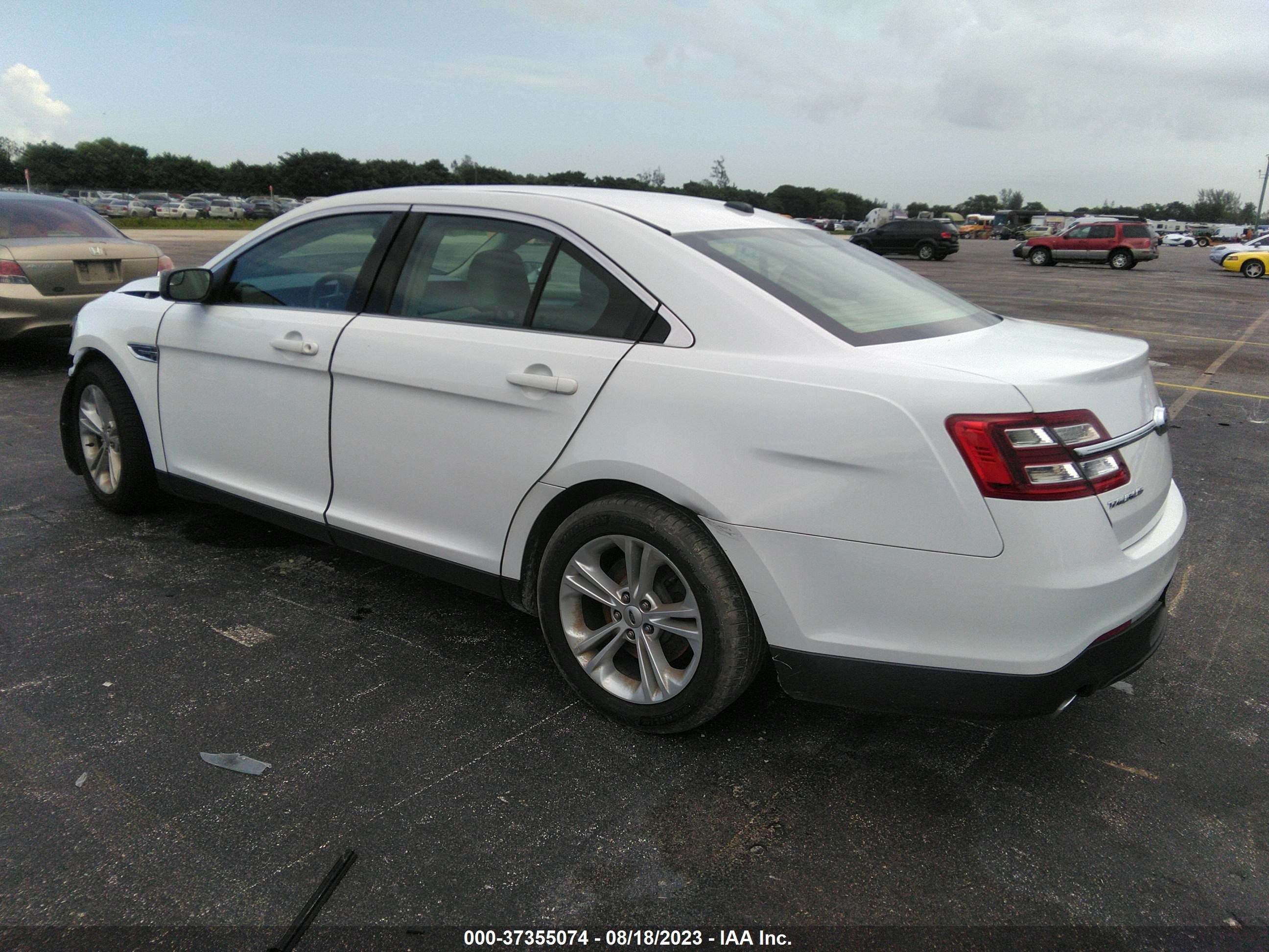 Photo 2 VIN: 1FAHP2D85JG118246 - FORD TAURUS 