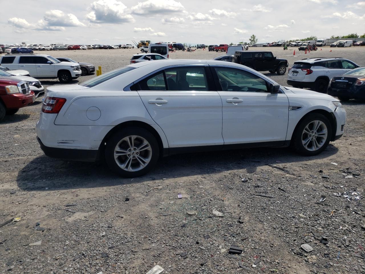 Photo 2 VIN: 1FAHP2D87JG138711 - FORD TAURUS 