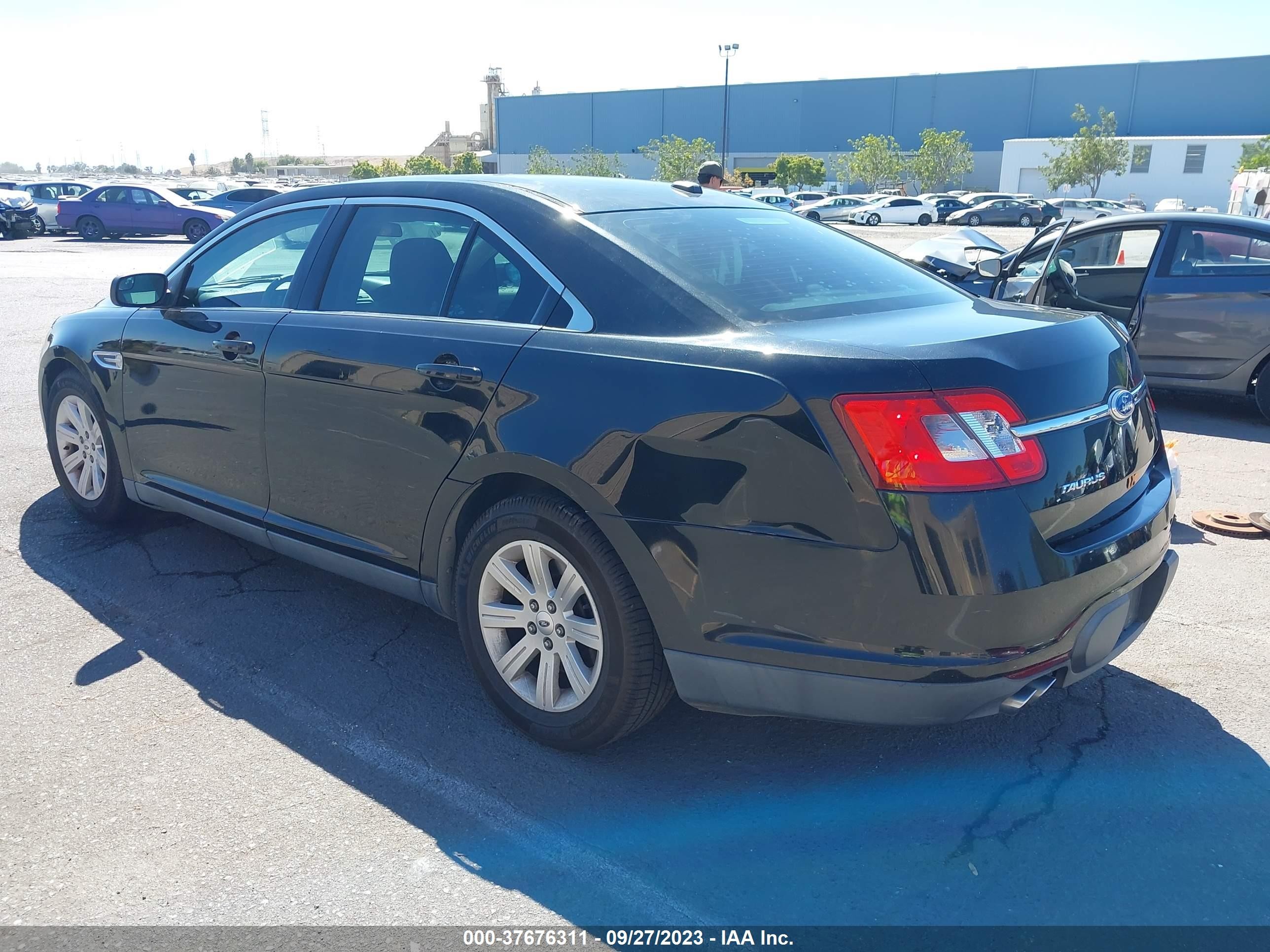 Photo 2 VIN: 1FAHP2DW0CG139782 - FORD TAURUS 