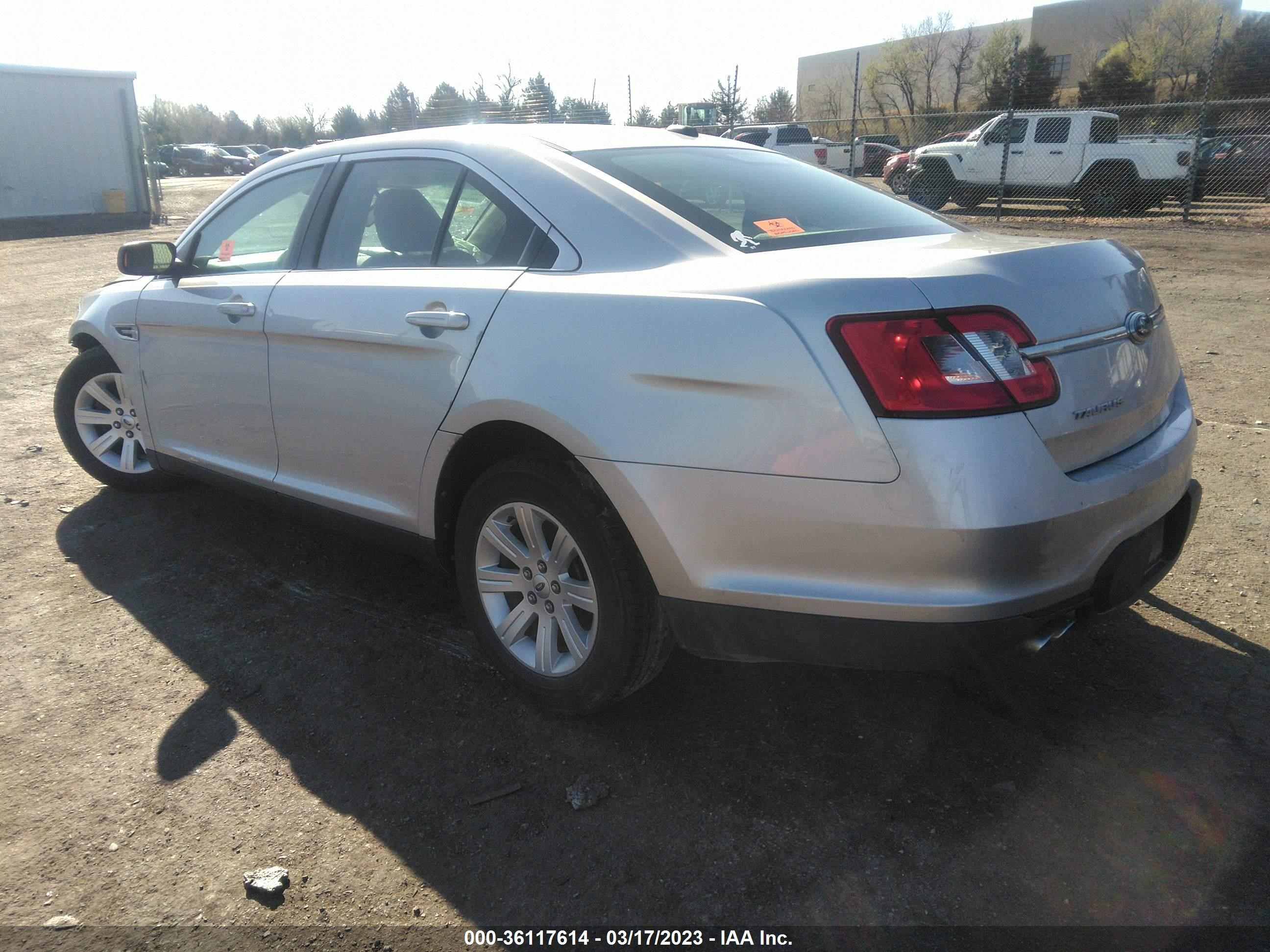 Photo 2 VIN: 1FAHP2DW4AG111383 - FORD TAURUS 