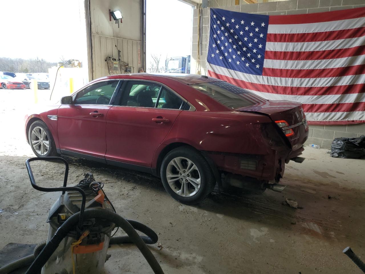 Photo 1 VIN: 1FAHP2E80FG130701 - FORD TAURUS 