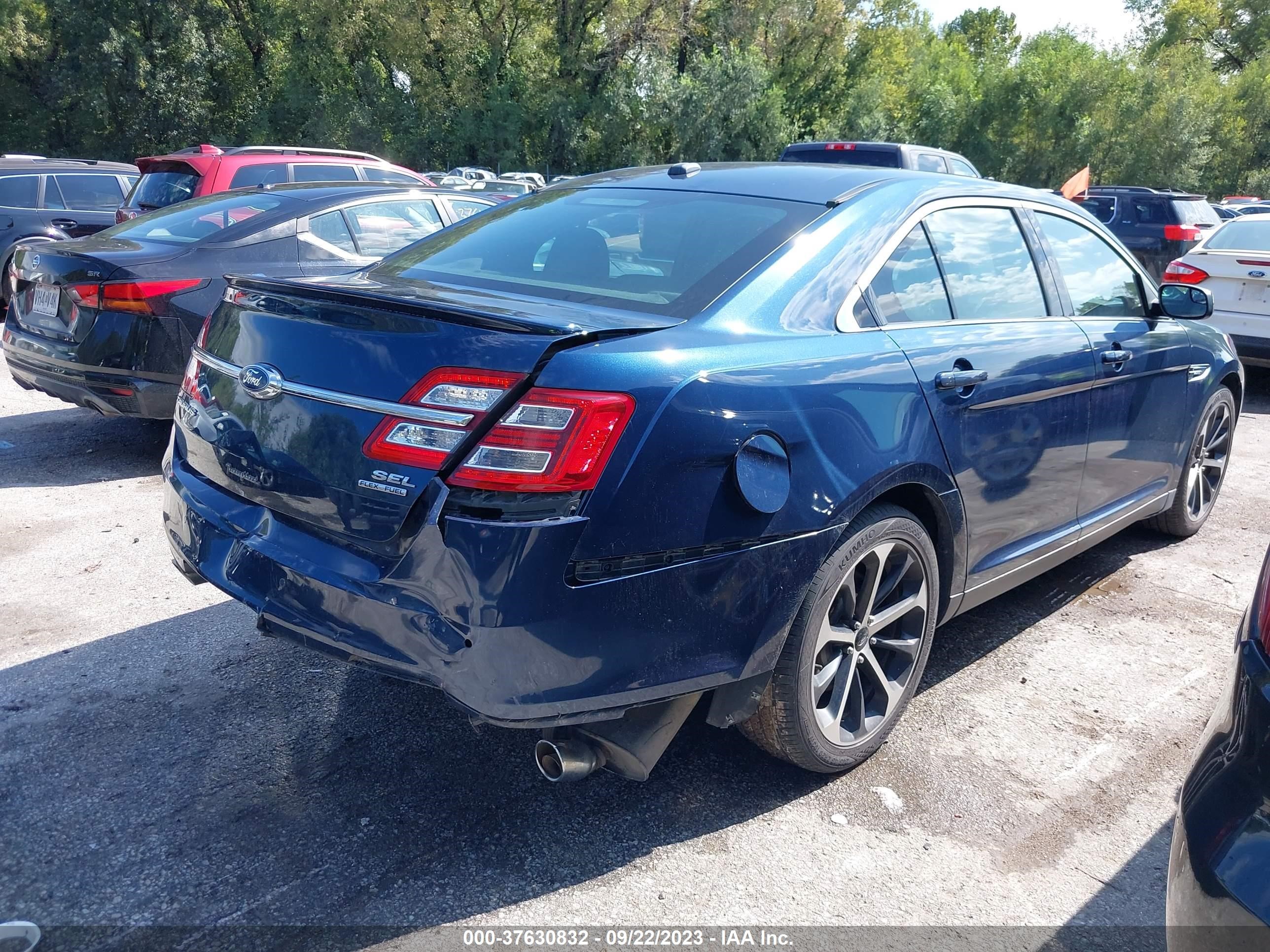 Photo 3 VIN: 1FAHP2E80GG158192 - FORD TAURUS 