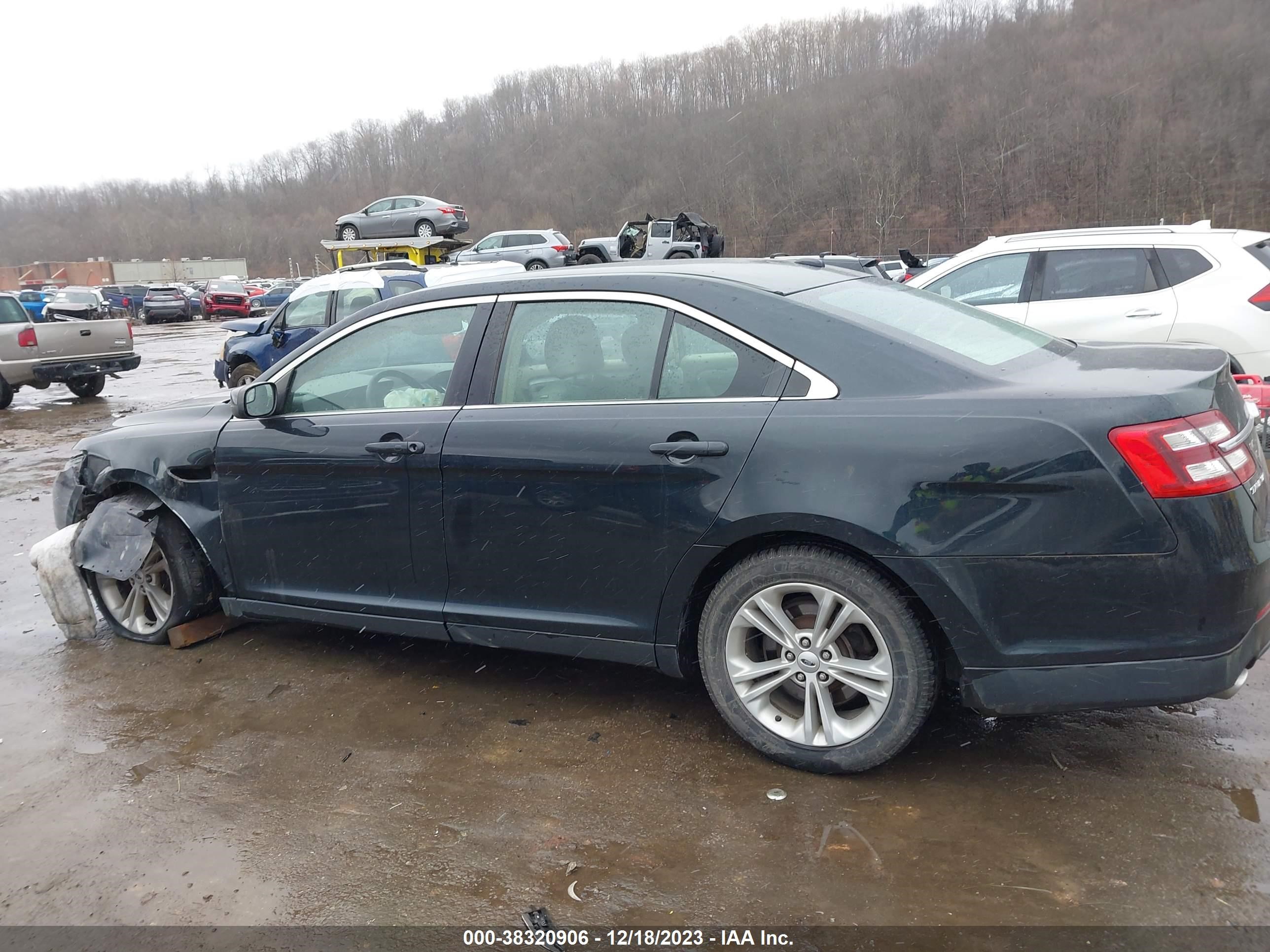 Photo 13 VIN: 1FAHP2E83FG122270 - FORD TAURUS 