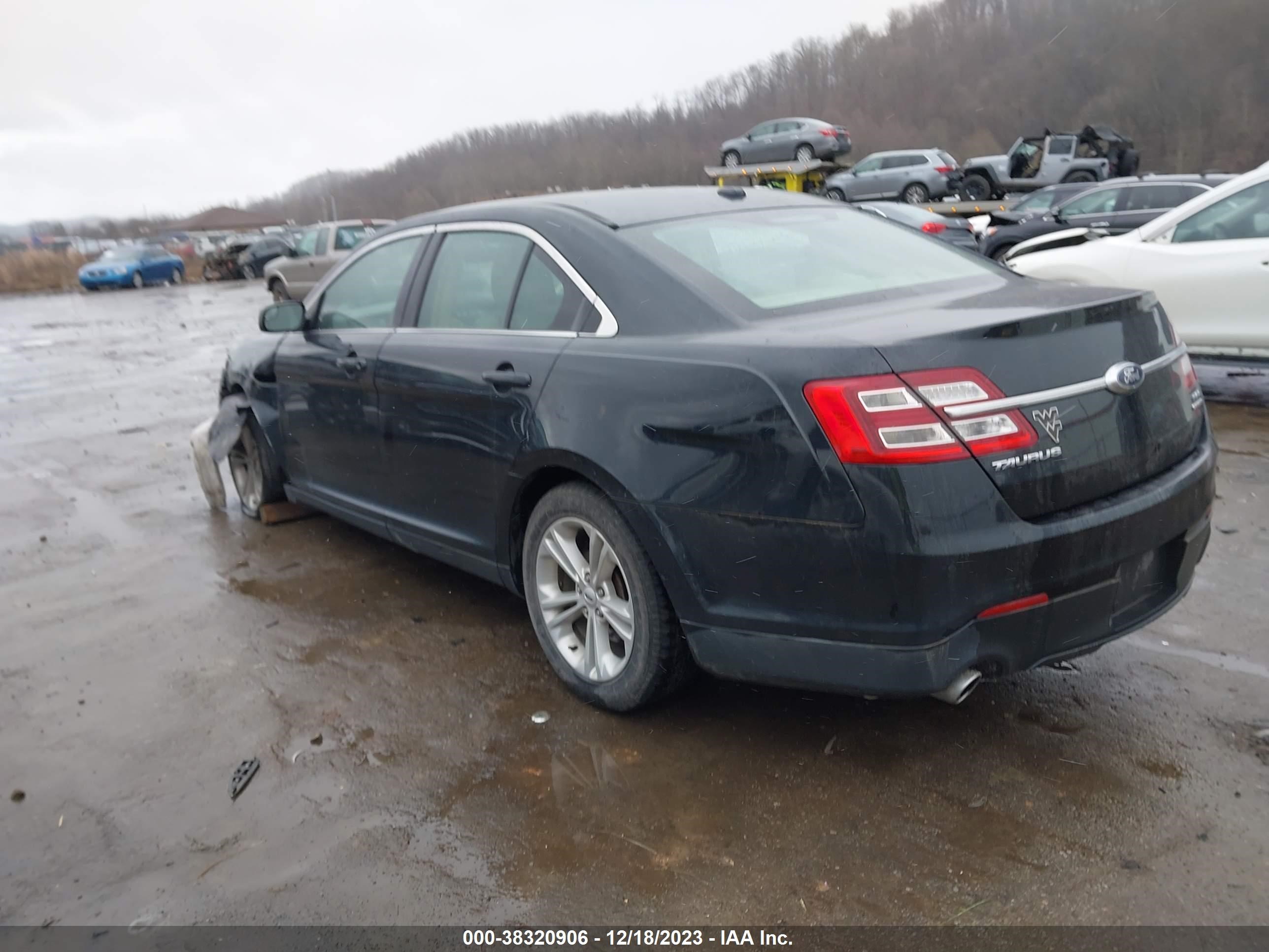 Photo 2 VIN: 1FAHP2E83FG122270 - FORD TAURUS 