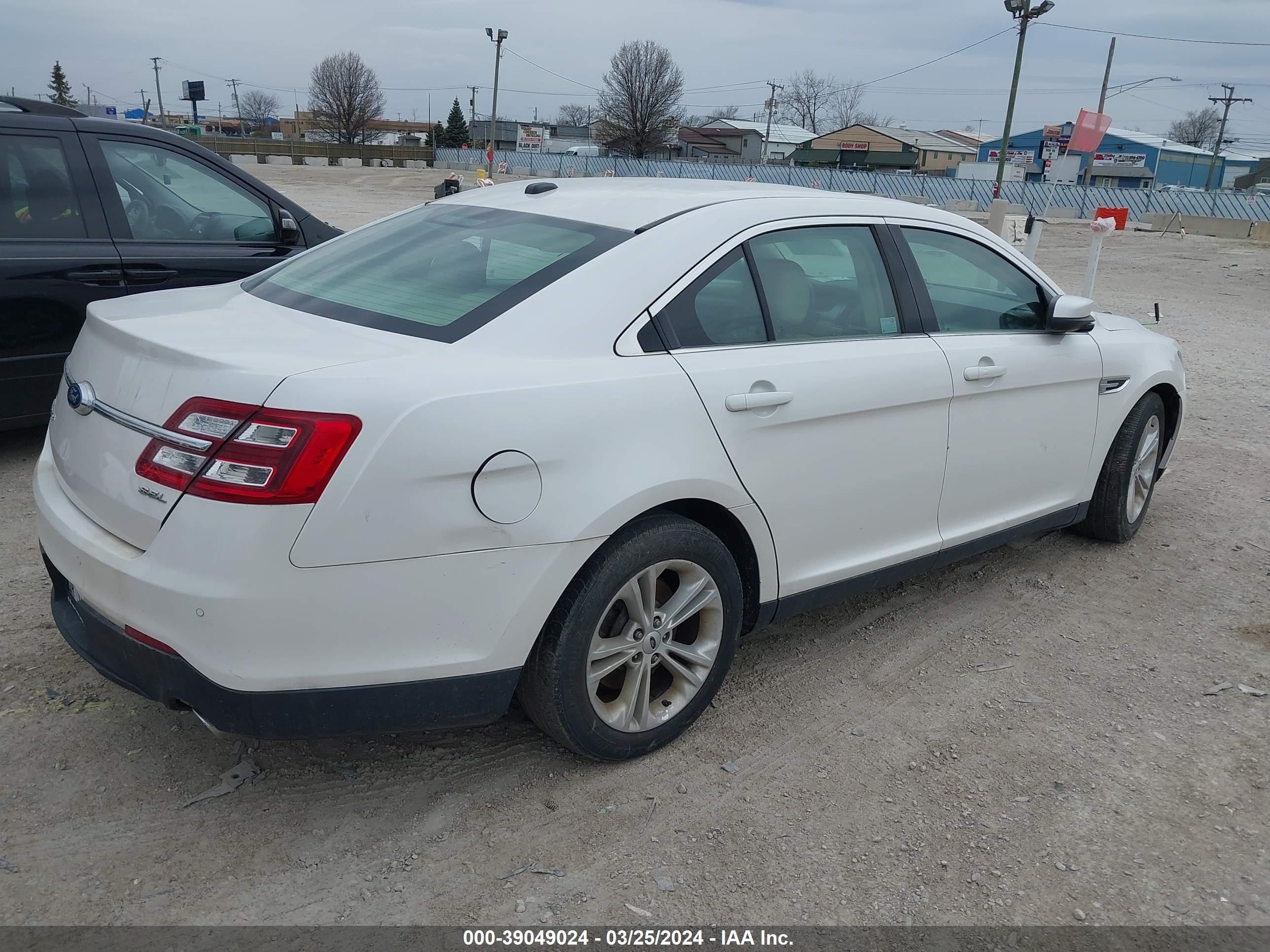 Photo 3 VIN: 1FAHP2E83FG166608 - FORD TAURUS 