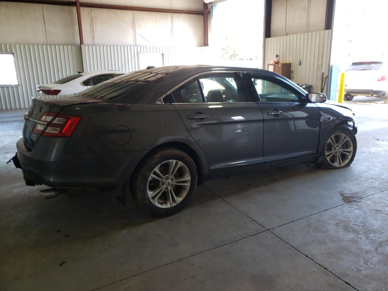 Photo 2 VIN: 1FAHP2E85GG144076 - FORD TAURUS 