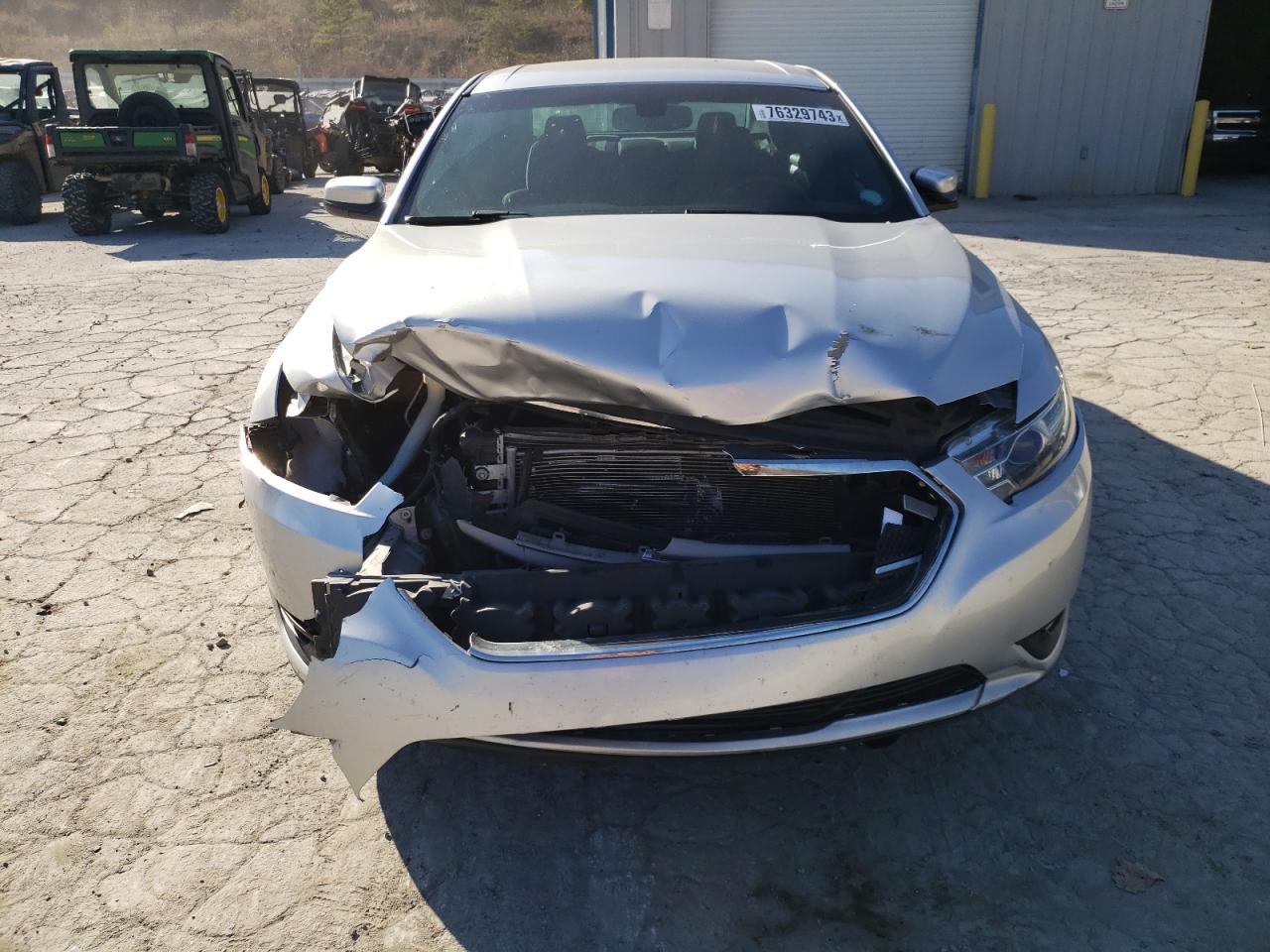 Photo 4 VIN: 1FAHP2E89HG127623 - FORD TAURUS 