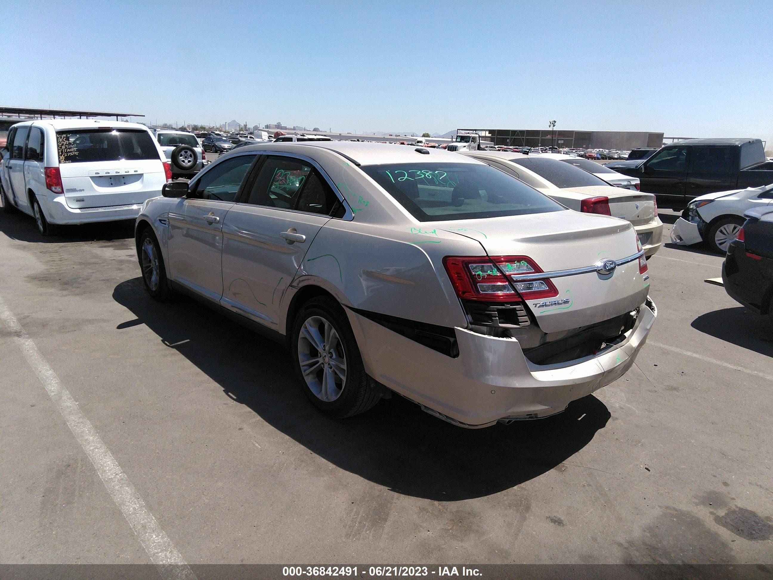 Photo 2 VIN: 1FAHP2E89JG120144 - FORD TAURUS 