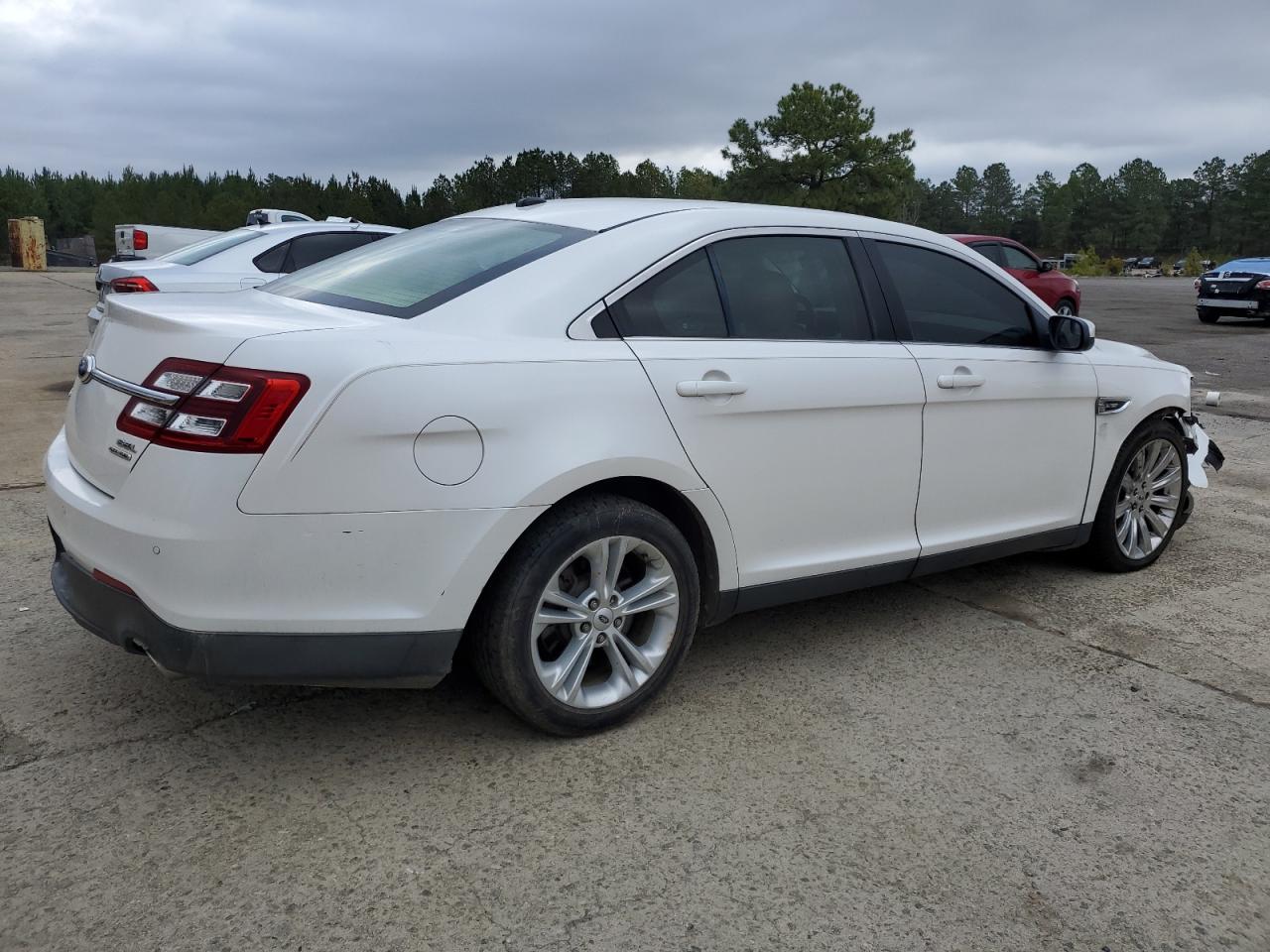 Photo 2 VIN: 1FAHP2E8XDG209659 - FORD TAURUS 