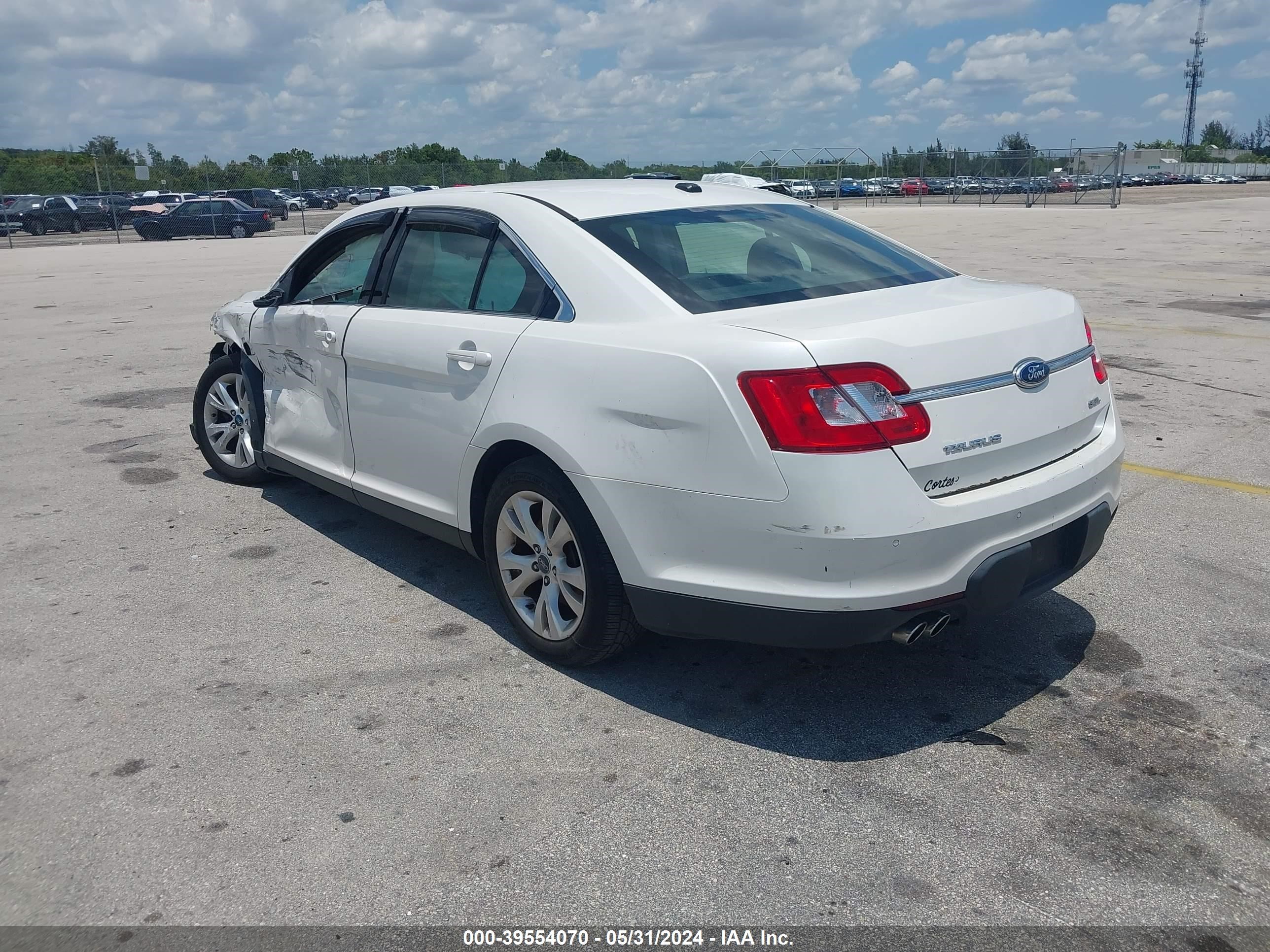 Photo 2 VIN: 1FAHP2EW3CG126572 - FORD TAURUS 