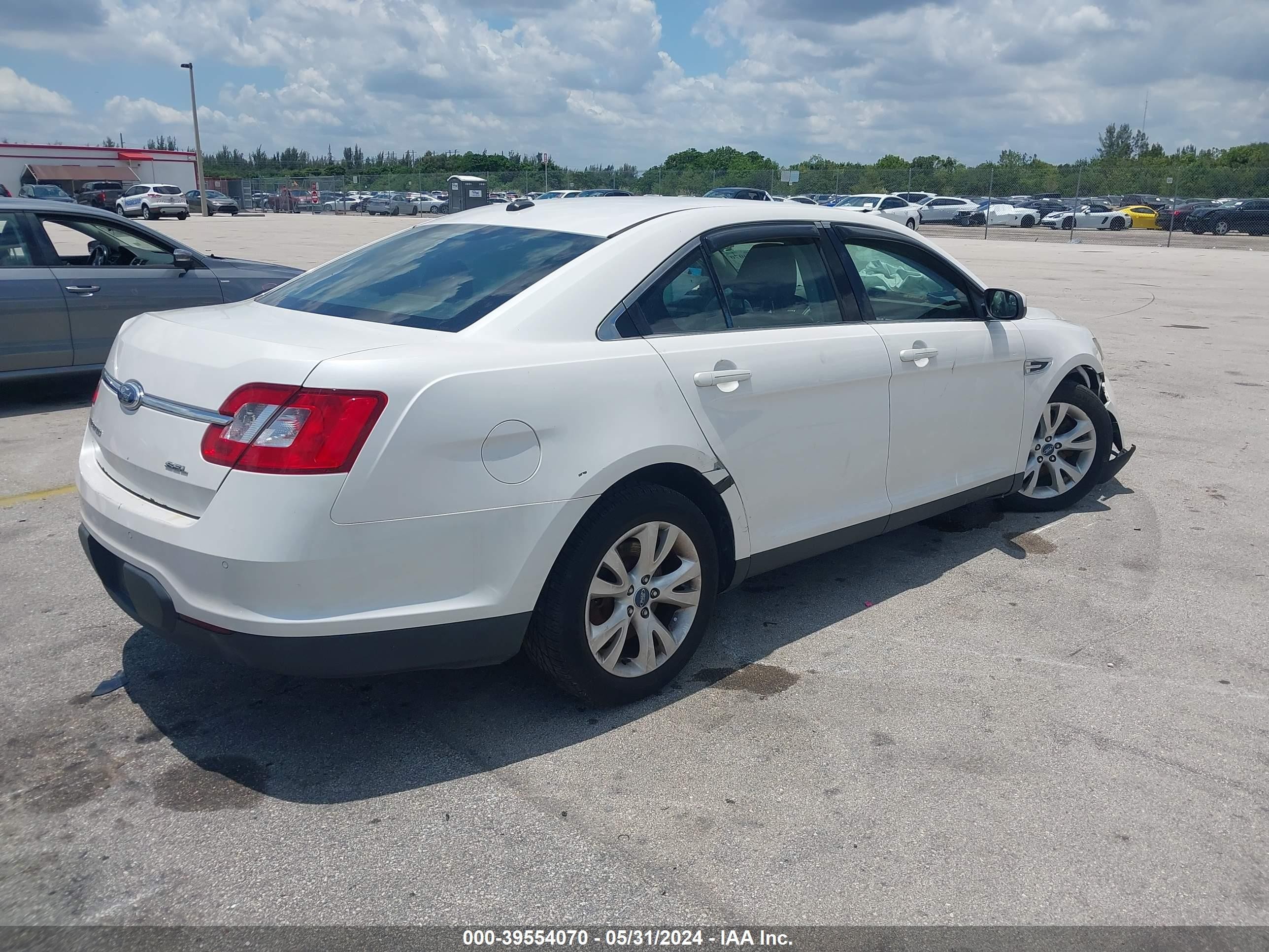 Photo 3 VIN: 1FAHP2EW3CG126572 - FORD TAURUS 