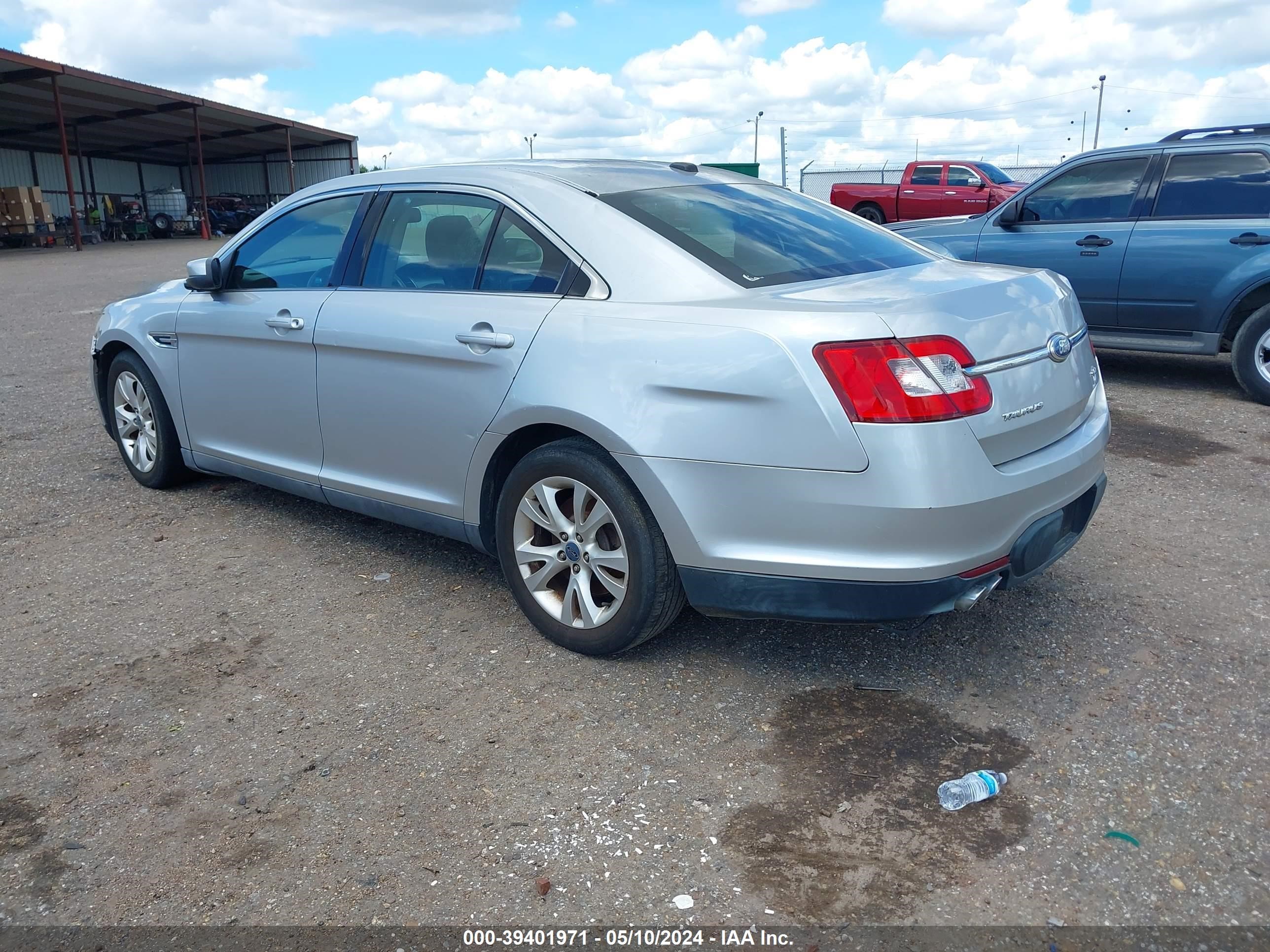 Photo 2 VIN: 1FAHP2EW9BG129779 - FORD TAURUS 