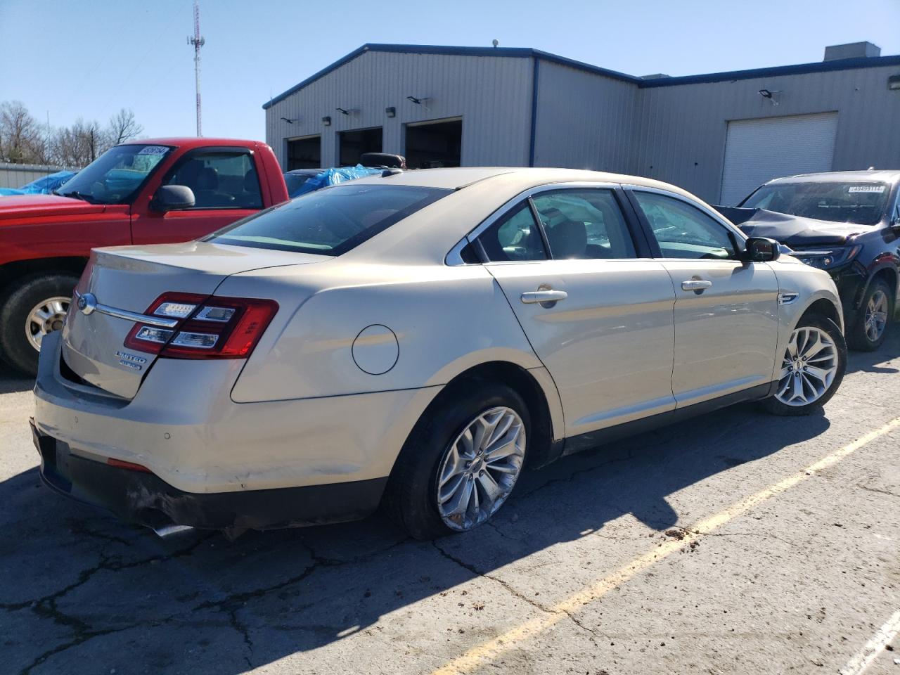 Photo 2 VIN: 1FAHP2F80JG110178 - FORD TAURUS 