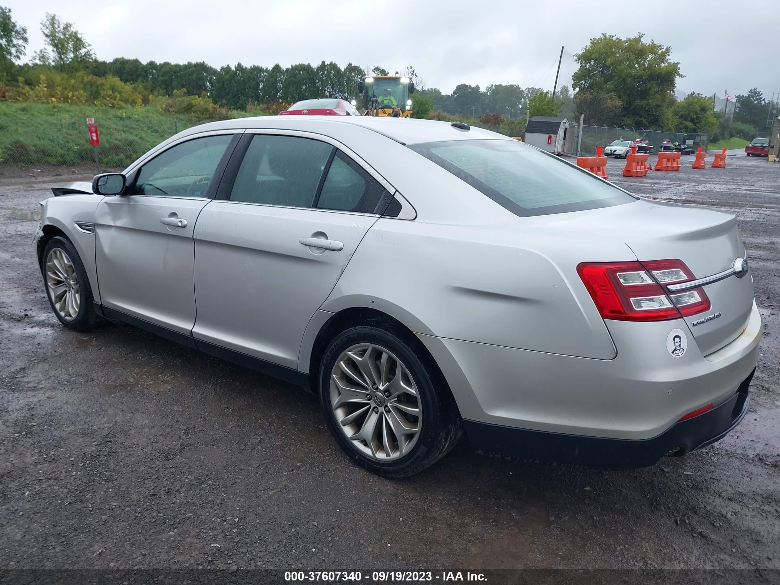 Photo 2 VIN: 1FAHP2F81DG181300 - FORD TAURUS 