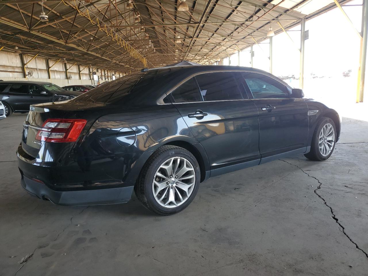 Photo 2 VIN: 1FAHP2F81DG226817 - FORD TAURUS 