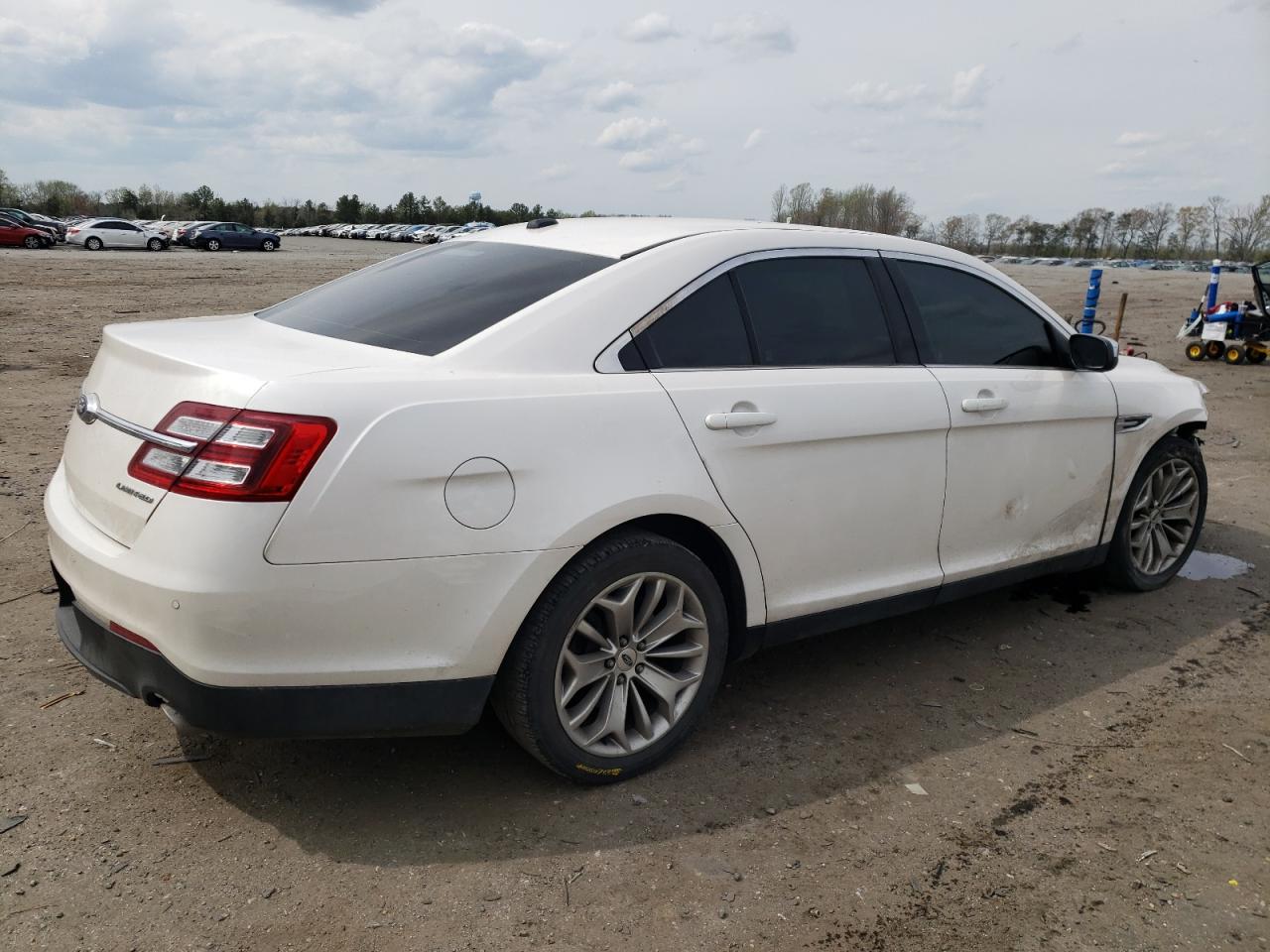 Photo 2 VIN: 1FAHP2F81JG115017 - FORD TAURUS 