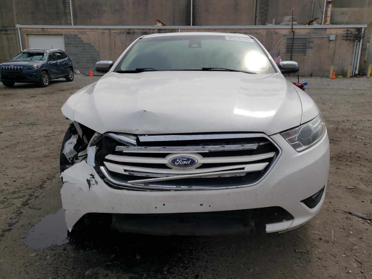 Photo 4 VIN: 1FAHP2F81JG115017 - FORD TAURUS 