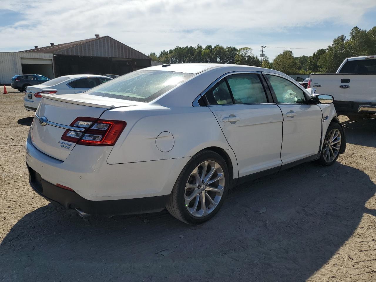 Photo 2 VIN: 1FAHP2F84DG107434 - FORD TAURUS 