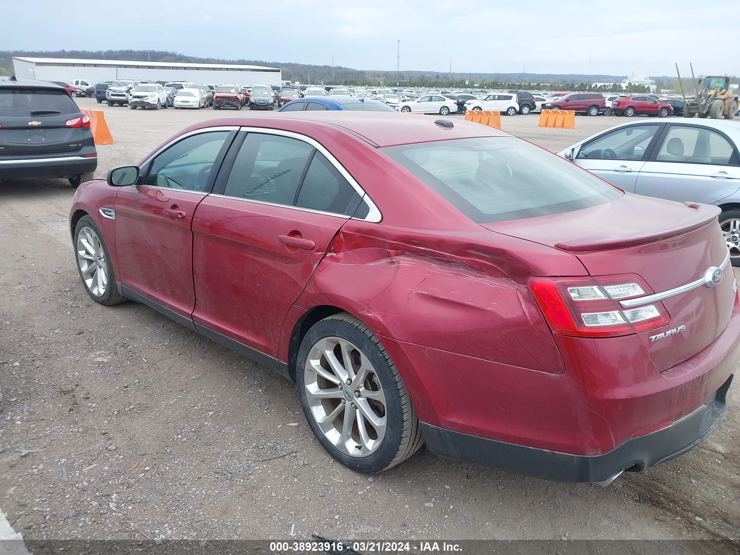 Photo 2 VIN: 1FAHP2F95DG207597 - FORD TAURUS 