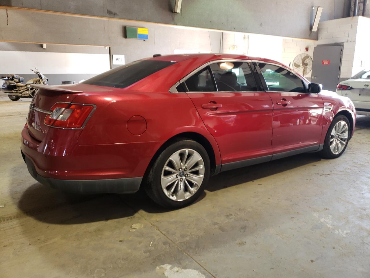 Photo 2 VIN: 1FAHP2FW8AG122464 - FORD TAURUS 