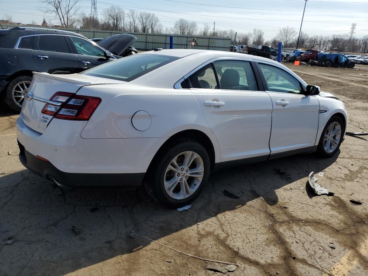 Photo 2 VIN: 1FAHP2H82HG142993 - FORD TAURUS 