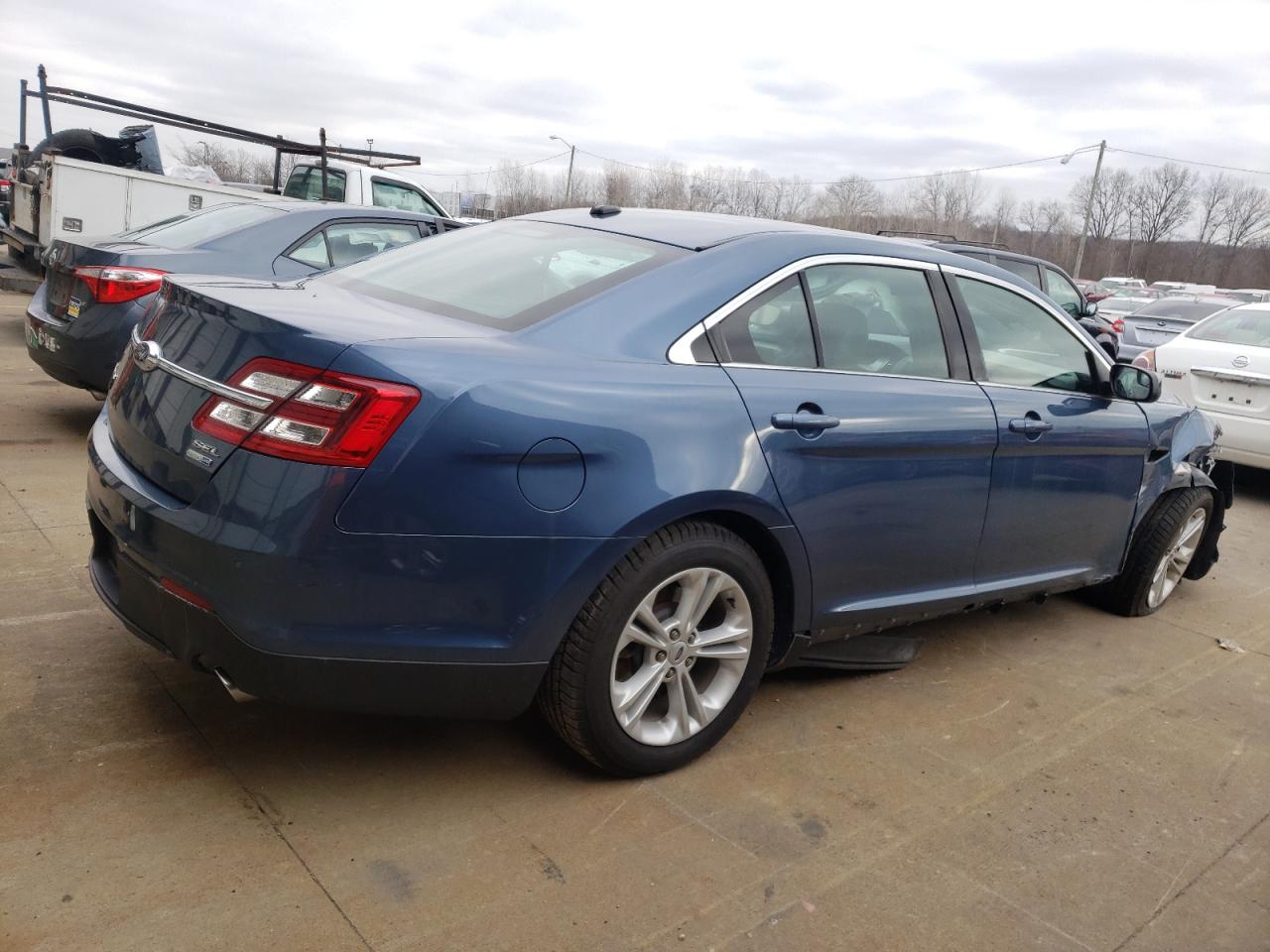 Photo 2 VIN: 1FAHP2H82JG115136 - FORD TAURUS 