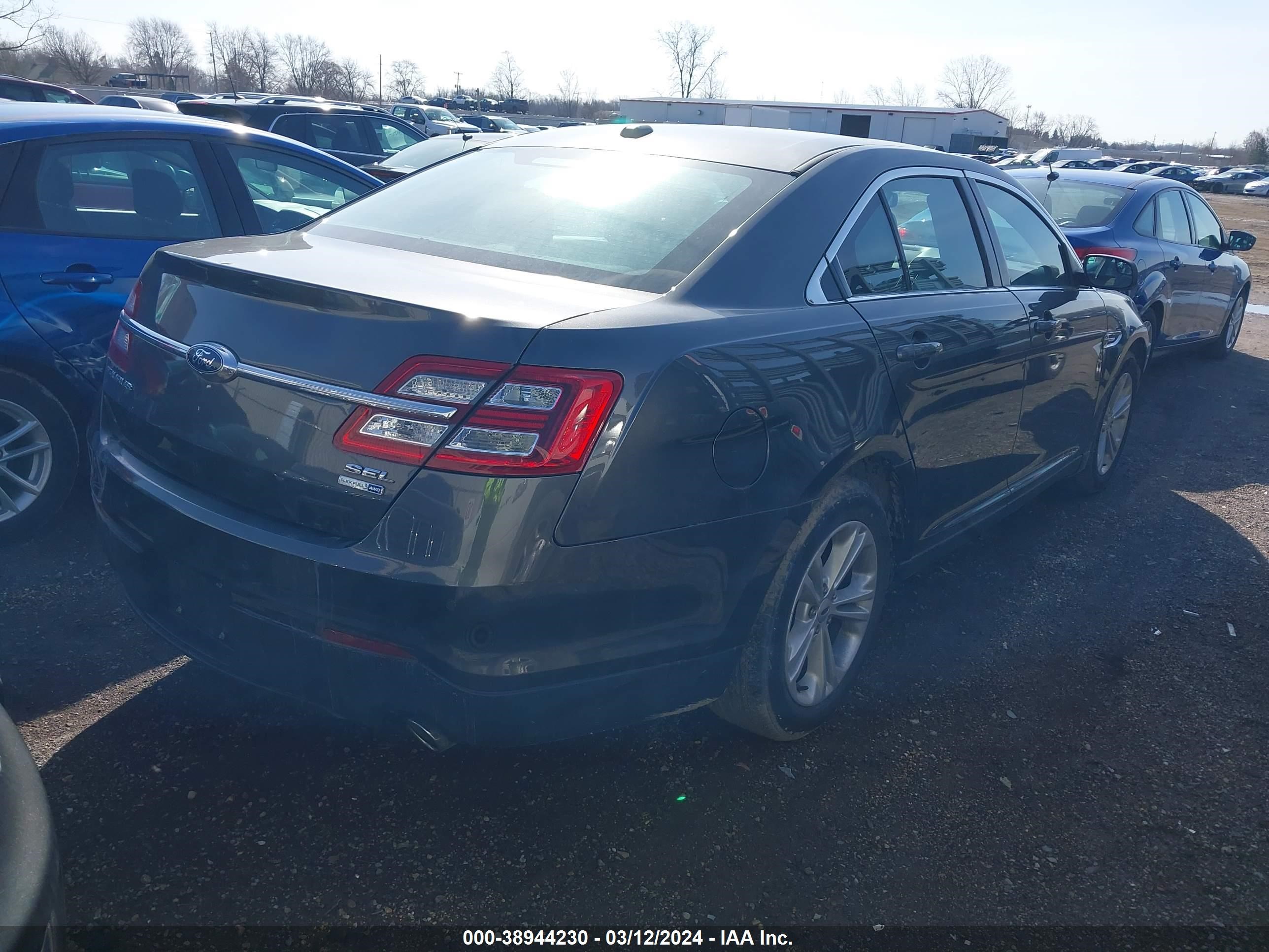 Photo 3 VIN: 1FAHP2H82JG137539 - FORD TAURUS 