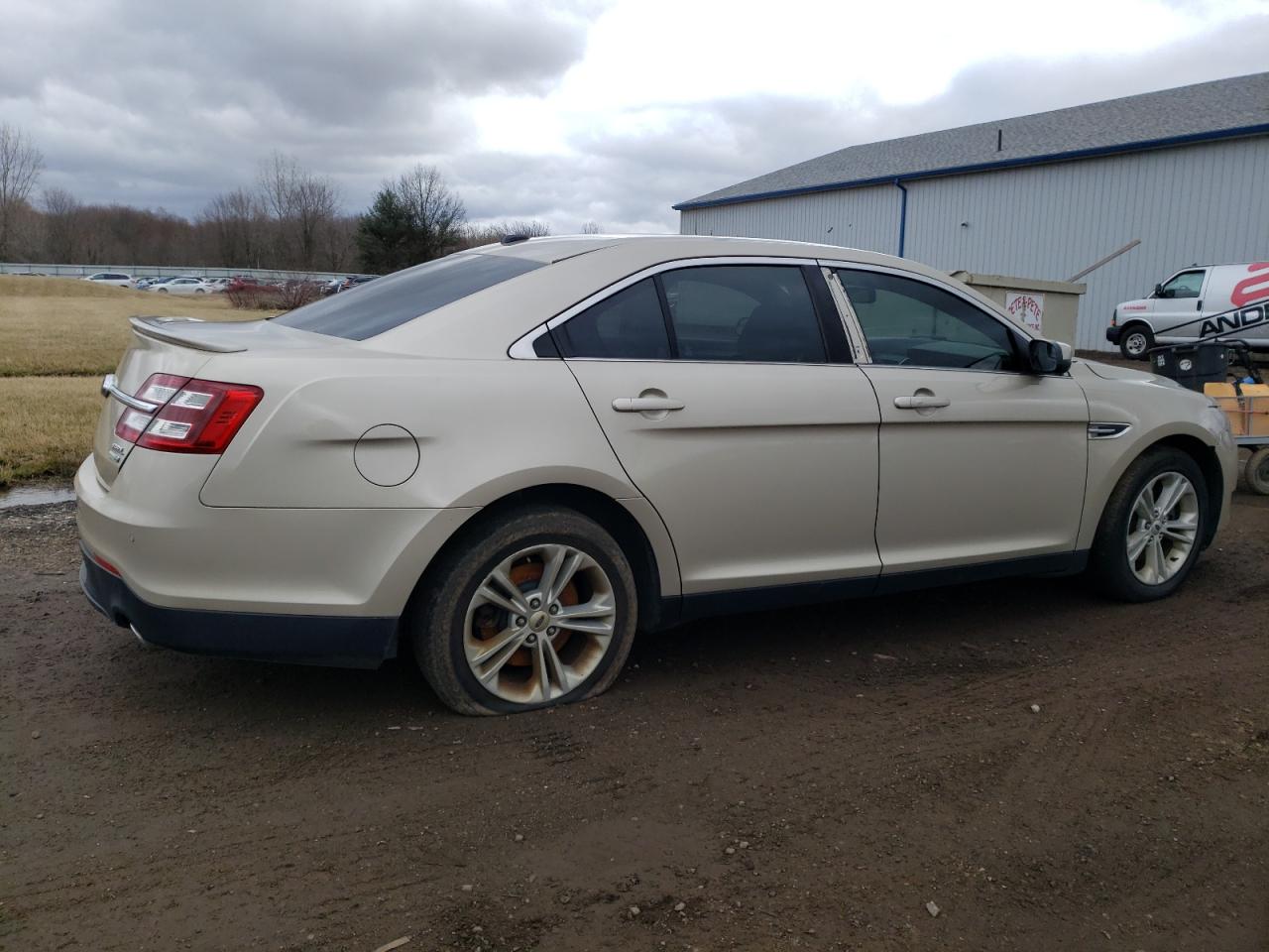 Photo 2 VIN: 1FAHP2H87JG100020 - FORD TAURUS 