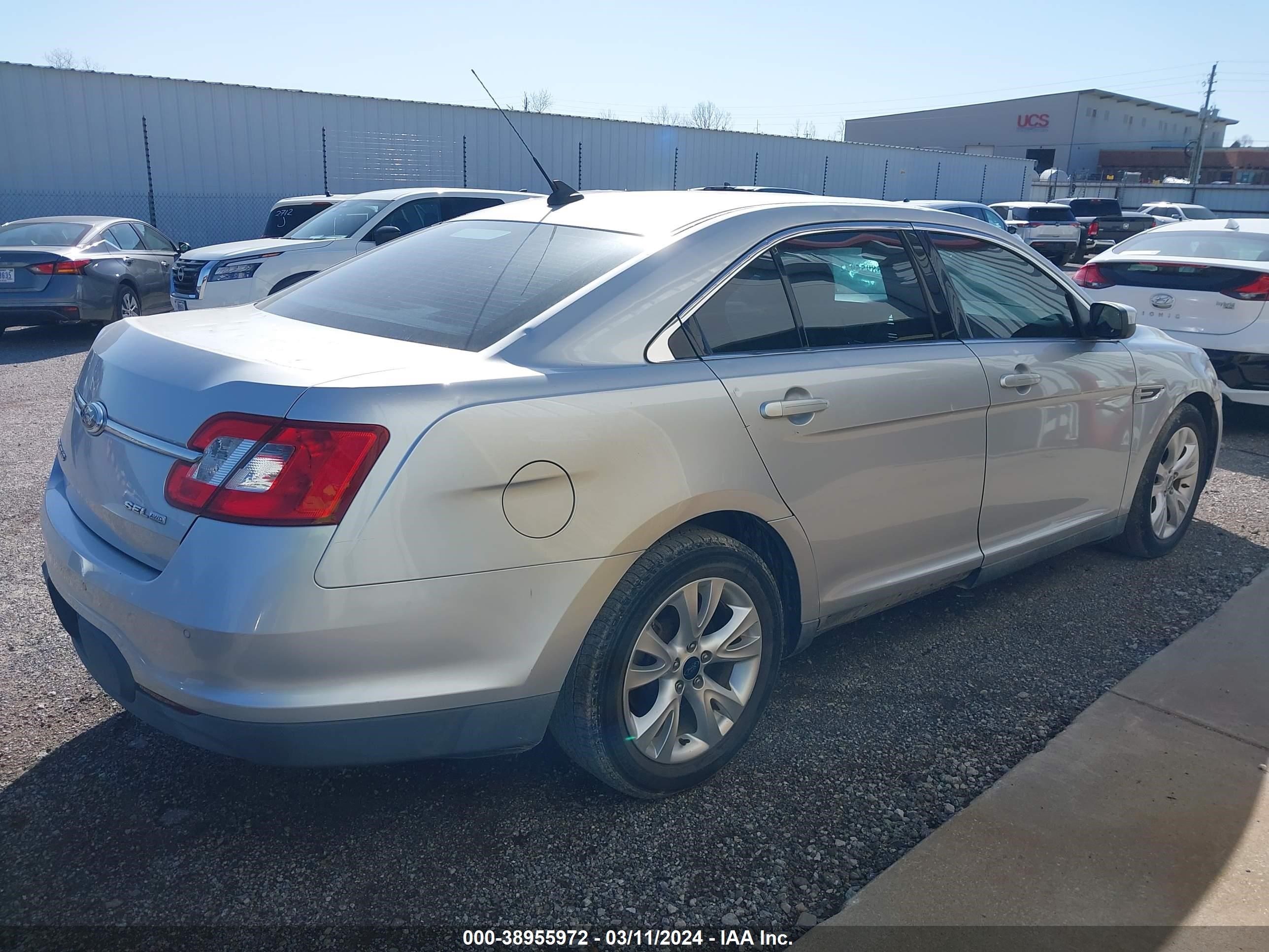 Photo 3 VIN: 1FAHP2HW3BG138103 - FORD TAURUS 