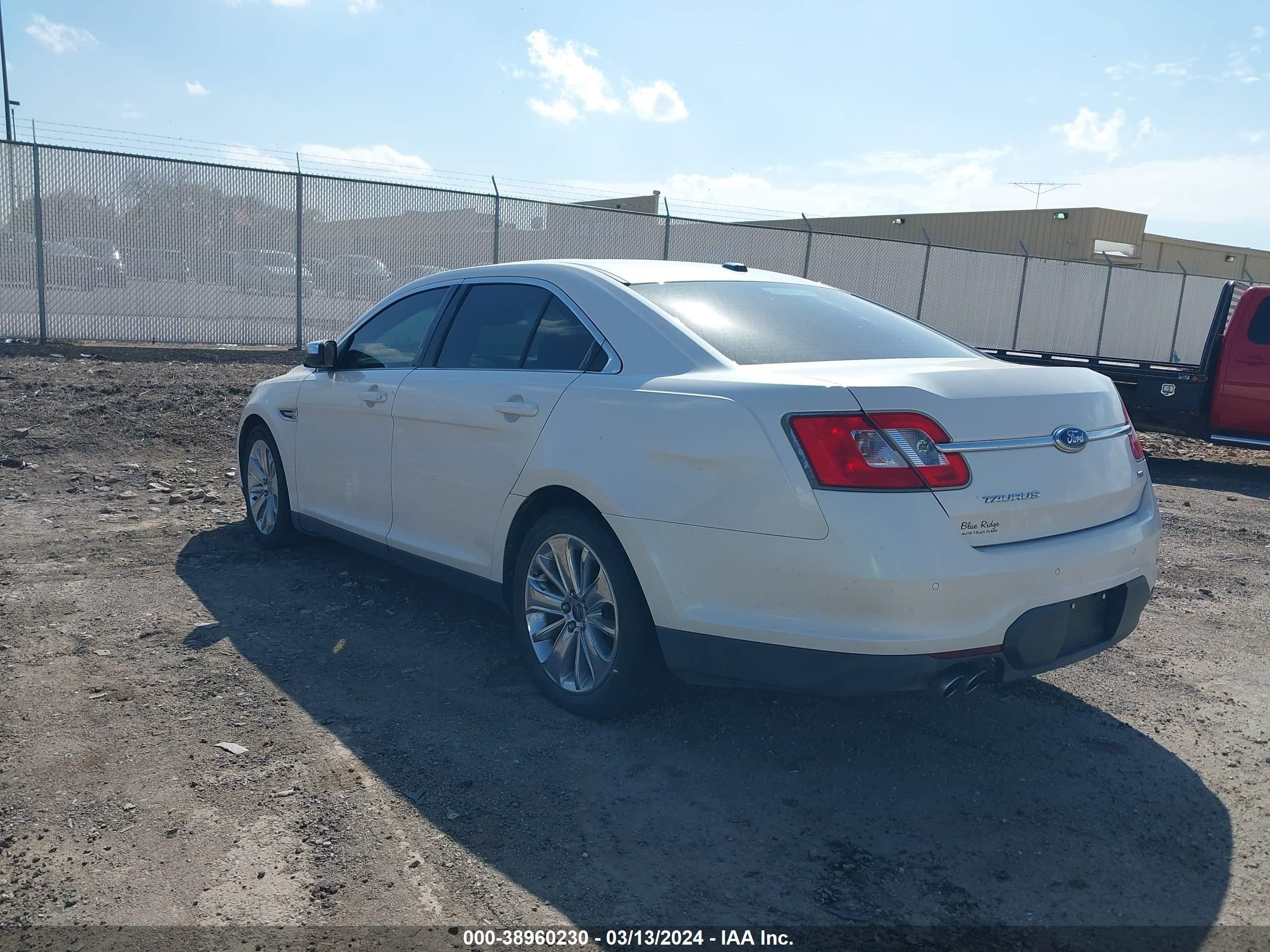 Photo 2 VIN: 1FAHP2JW9AG127342 - FORD TAURUS 