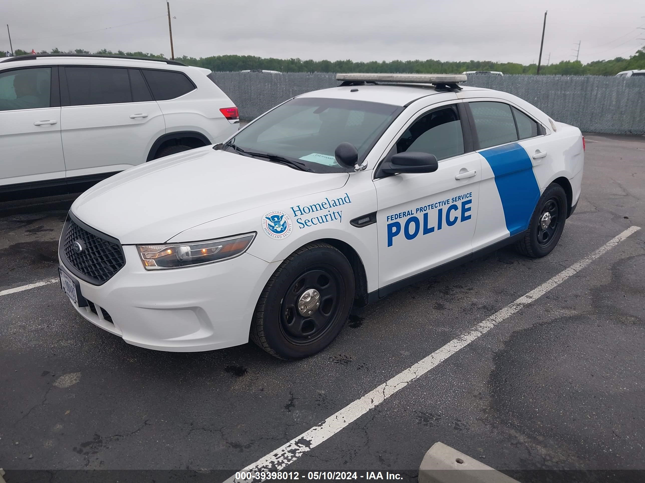 Photo 1 VIN: 1FAHP2L82HG109239 - FORD POLICE 