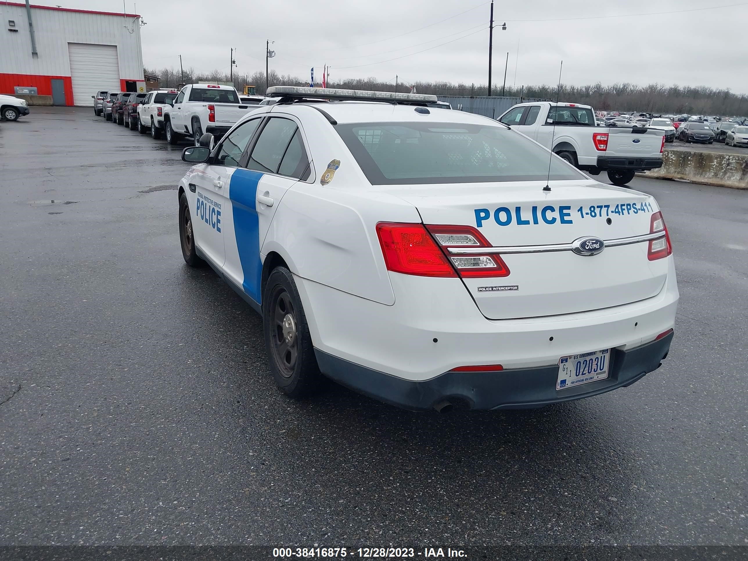 Photo 2 VIN: 1FAHP2L85HG105945 - FORD POLICE 