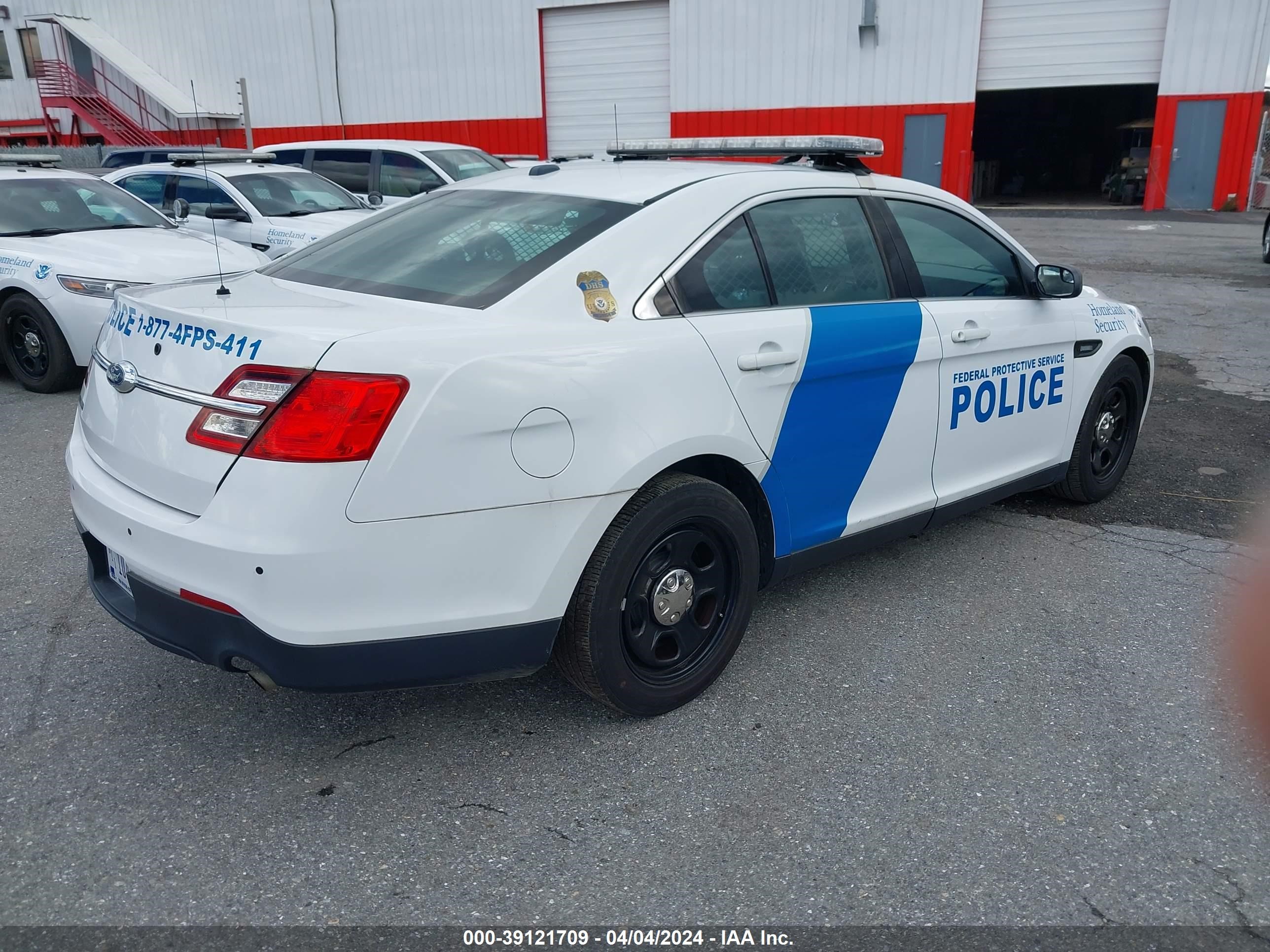 Photo 3 VIN: 1FAHP2L89HG109237 - FORD POLICE 