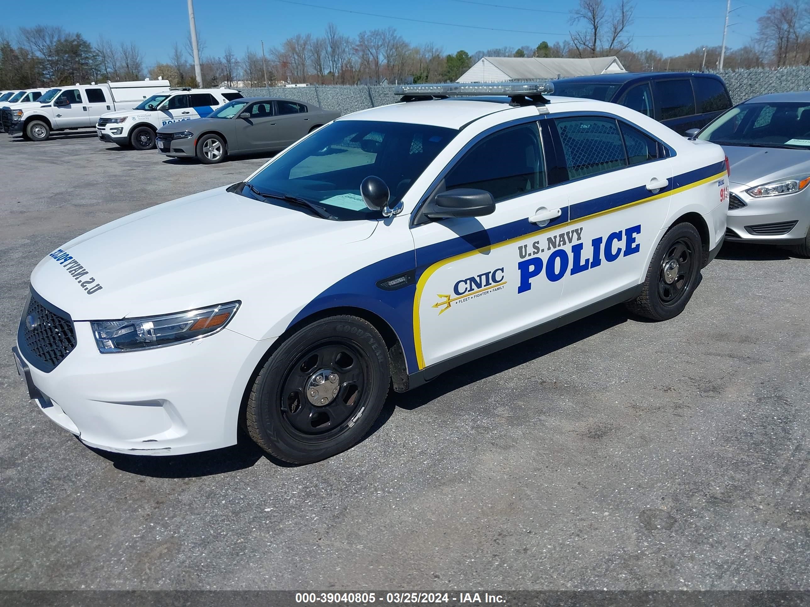 Photo 1 VIN: 1FAHP2L8XJG143418 - FORD POLICE 